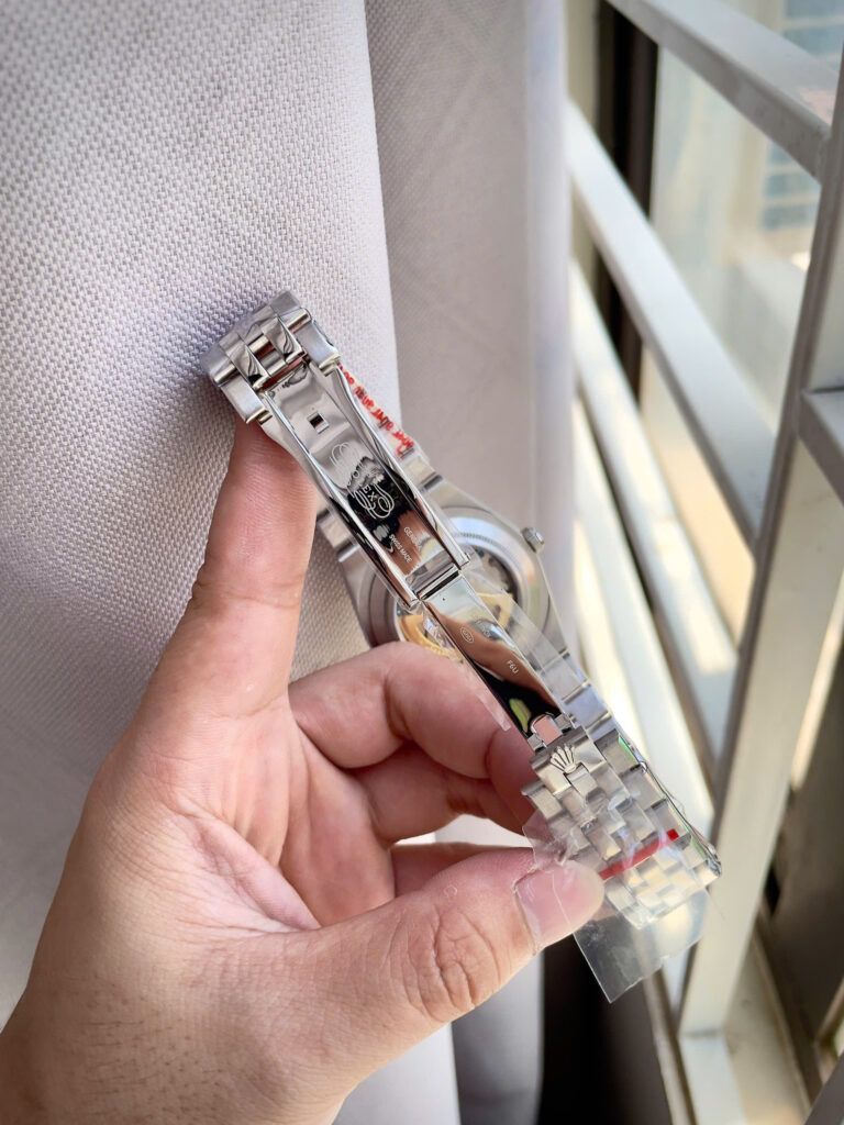 Đồng hồ Rolex fake 11 Land – Dweller nam cọc số dạ quang đính đá 41mm