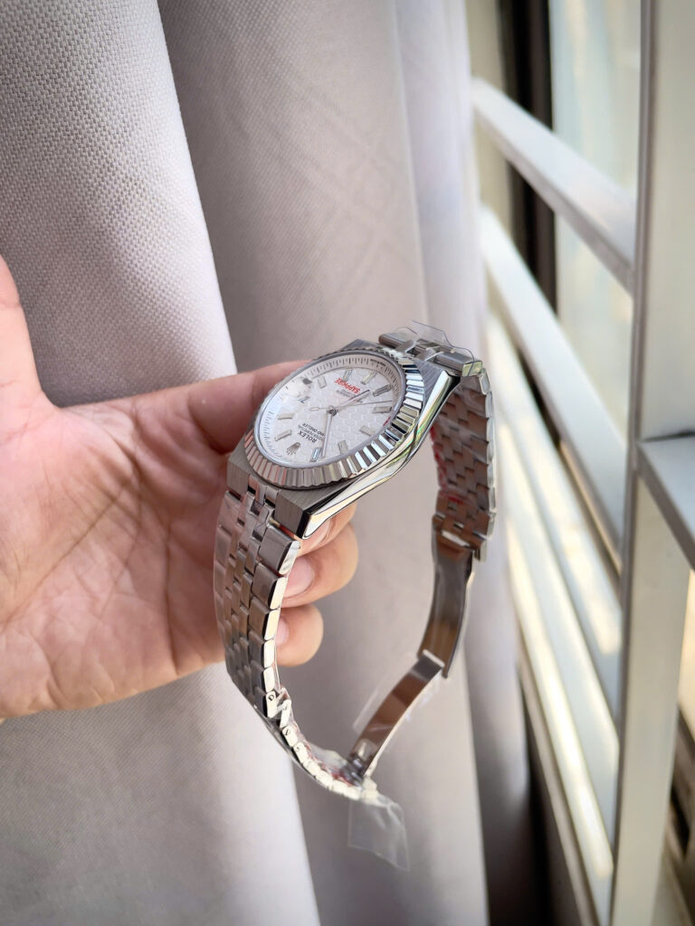 Đồng hồ Rolex fake 11 Land – Dweller nam mặt tổ ong trắng 41mm