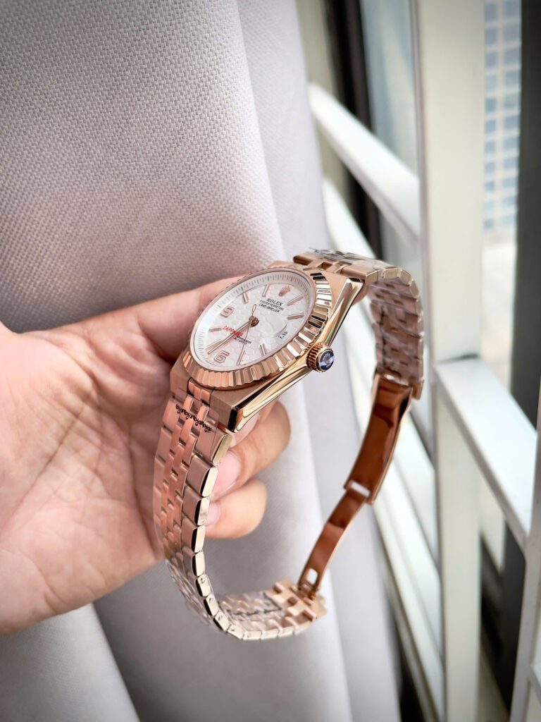  Đồng hồ Rolex fake cao cấp Land – Dweller nam rose gold mặt tổ ong 41mm
