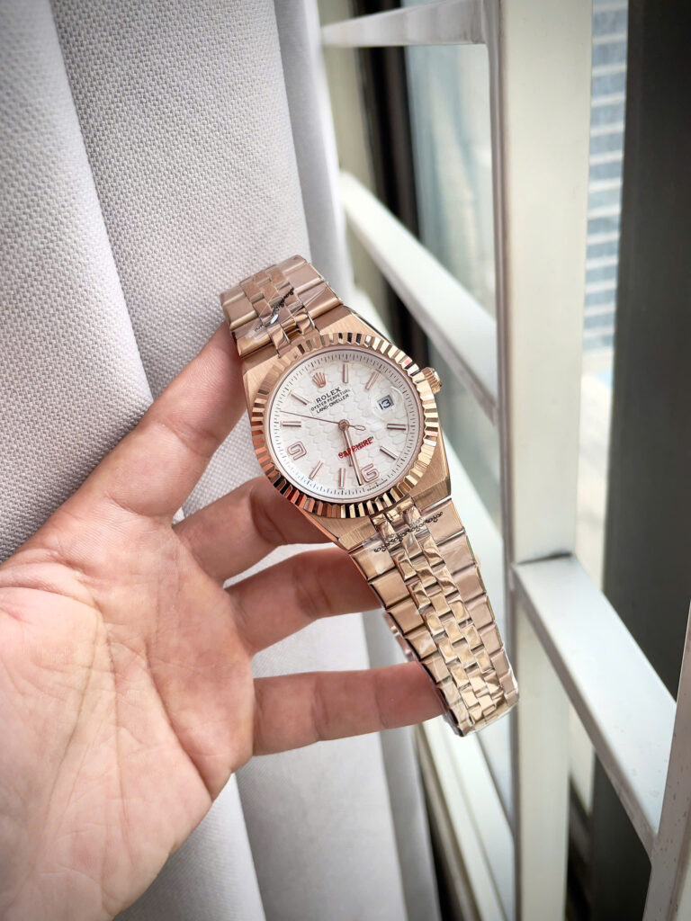  Đồng hồ Rolex fake cao cấp Land – Dweller nam rose gold mặt tổ ong 41mm