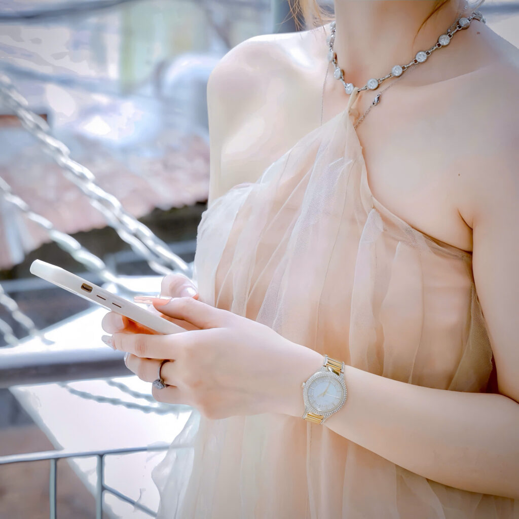 Đồng hồ Michael Kors Outlet Sylvia MK4655 đính đá like auth 33mm