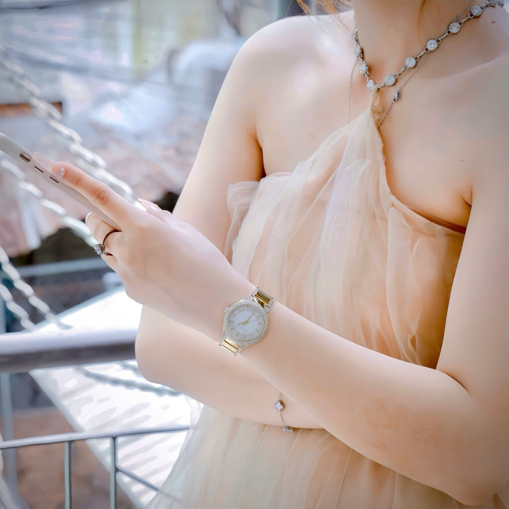 Đồng hồ Michael Kors Outlet Sylvia MK4655 đính đá like auth 33mm