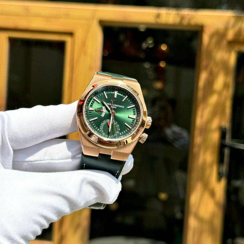Đồng hồ Vacheron Constantin Rep 11 Overseas Dual Time 7900V màu xanh lá cây dây da 41mm (2)