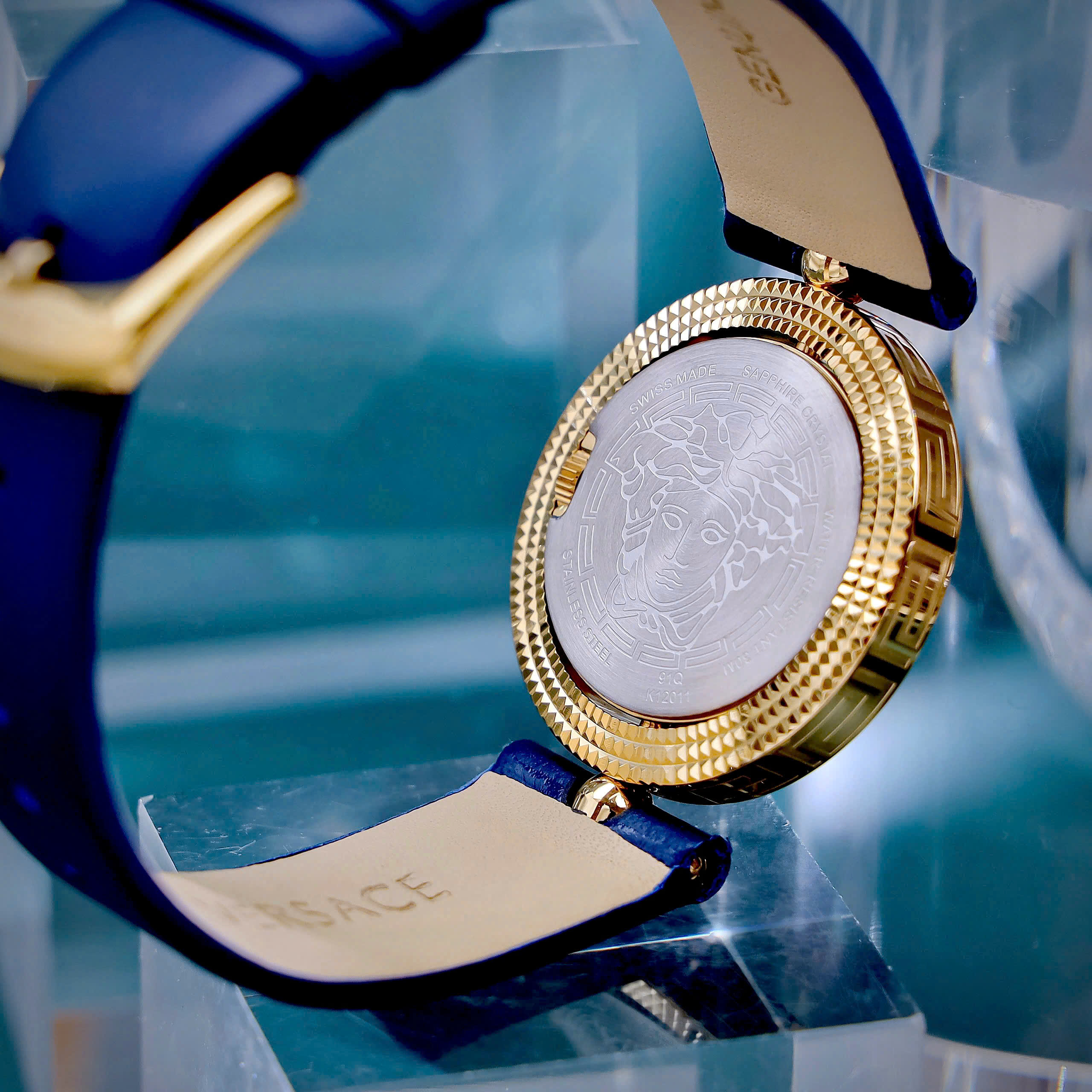 Đồng hồ Versace Eon nữ vàng gold dây da xanh blue like auth 33mm (9) Đồng hồ Versace Eon nữ vàng gold dây da xanh blue like auth 33mm