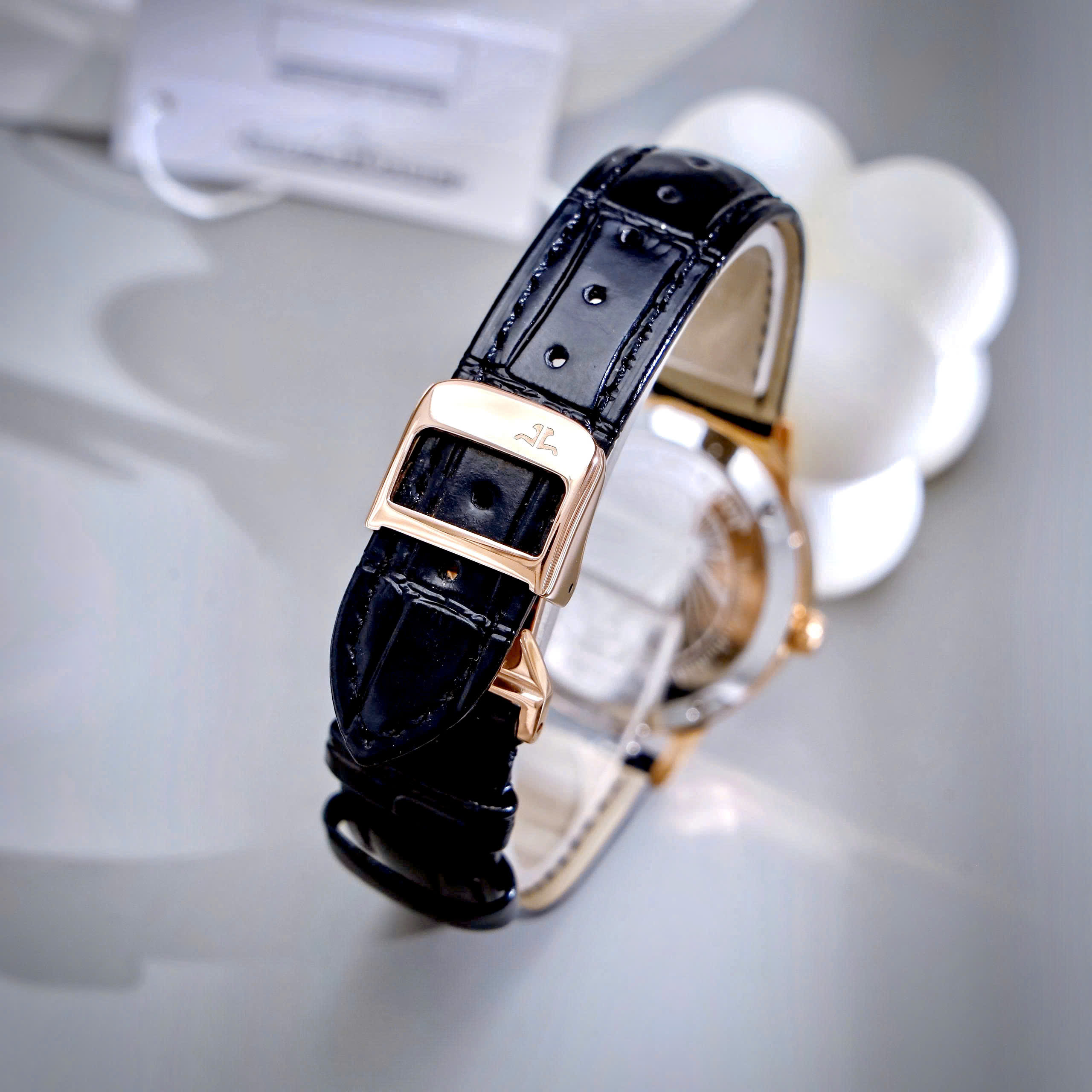 Đồng hồ Jaeger LeCoultre nữ màu vàng hồng đính đá dây da đen like auth 33mm (3) Đồng hồ Jaeger LeCoultre nữ màu vàng hồng đính đá dây da đen like auth 33mm