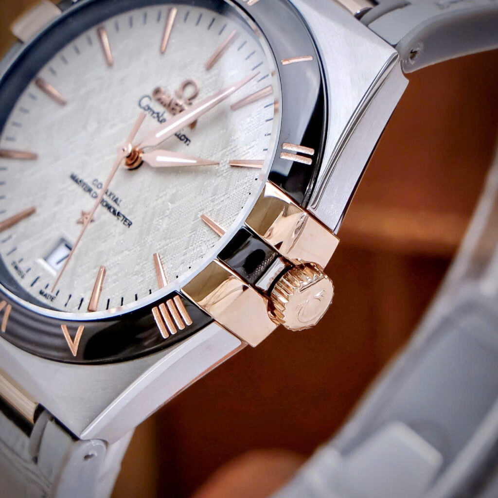  Đồng hồ Omega Constellation nam demi vàng dây cao su xám fake cao cấp 41mm