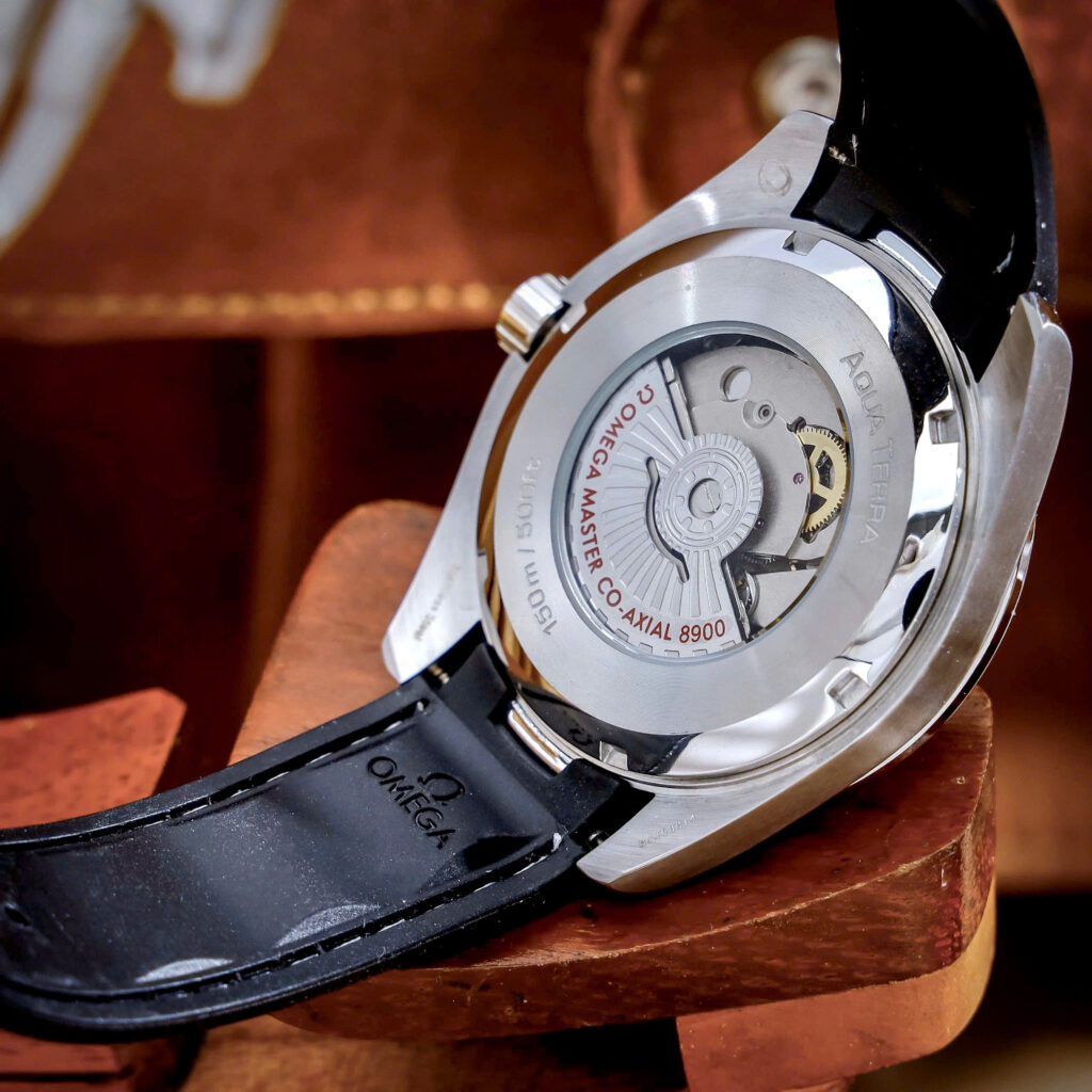 Đồng hồ Omega Seamaster Aqua Terra dây cao su đen fake cao cấp 42mm