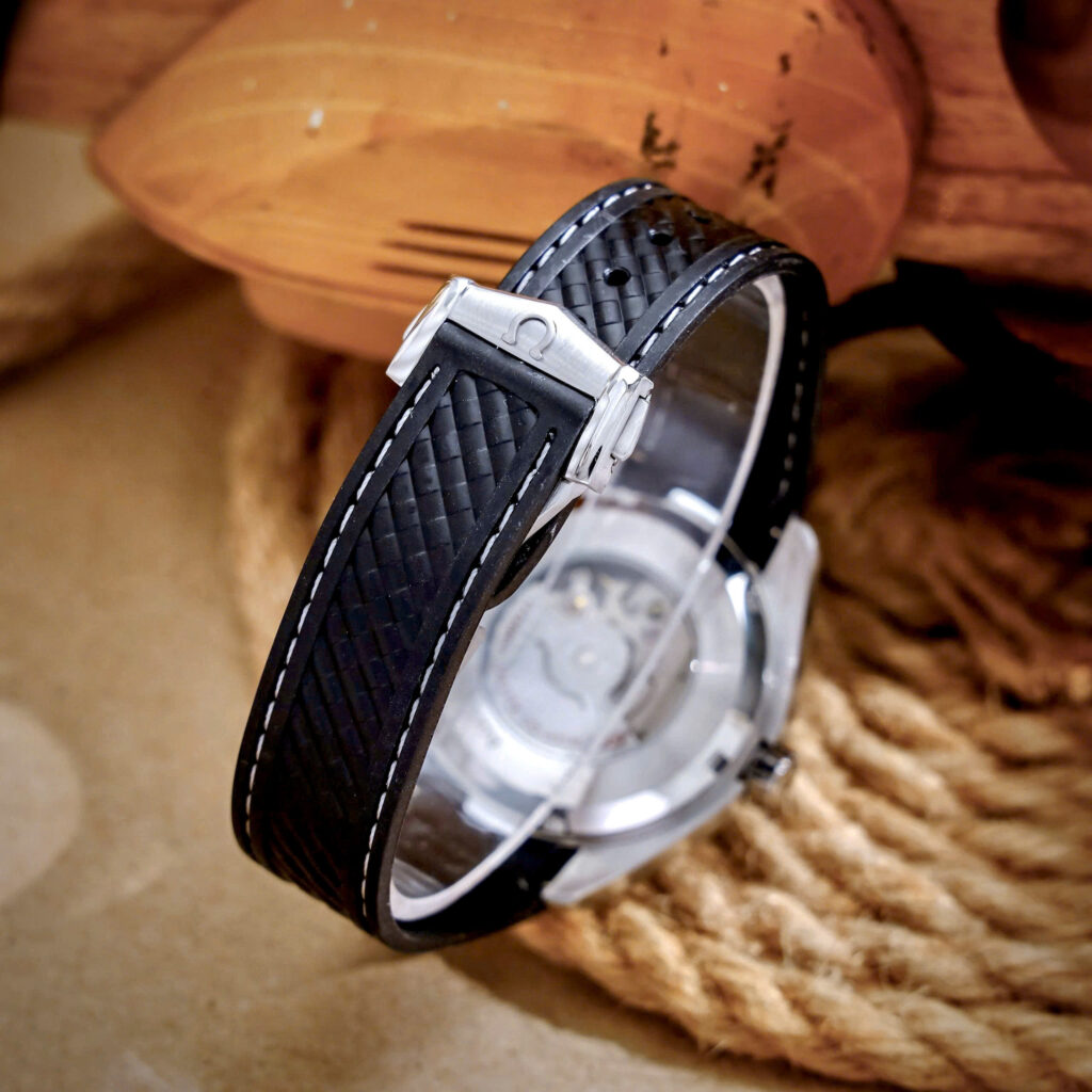 Đồng hồ Omega Seamaster Aqua Terra dây cao su đen fake cao cấp 42mm