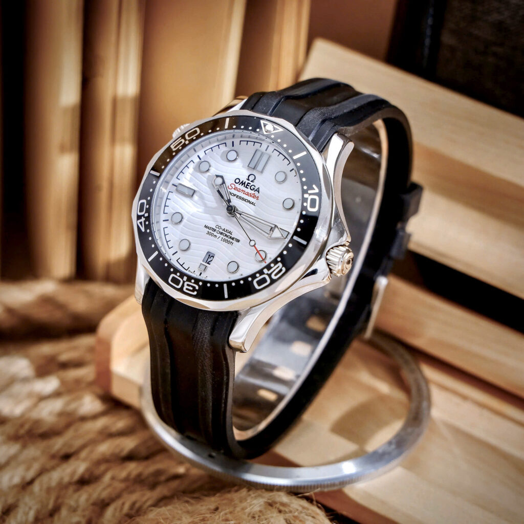 Đồng hồ Omega Seamaster Nam dây cao su mặt trắng máy cơ nhật giá rẻ 42mm