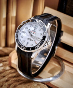 Đồng hồ Omega Seamaster Nam dây cao su mặt trắng máy cơ nhật giá rẻ 42mm