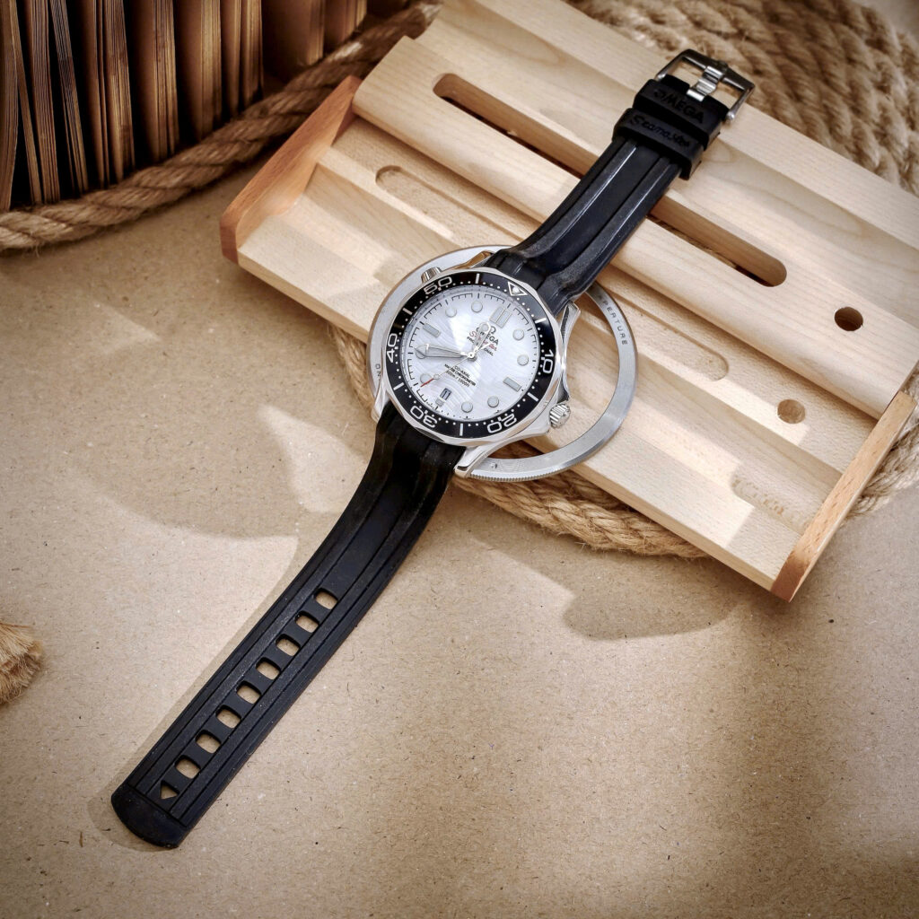 Đồng hồ Omega Seamaster Nam dây cao su mặt trắng máy cơ nhật giá rẻ 42mm