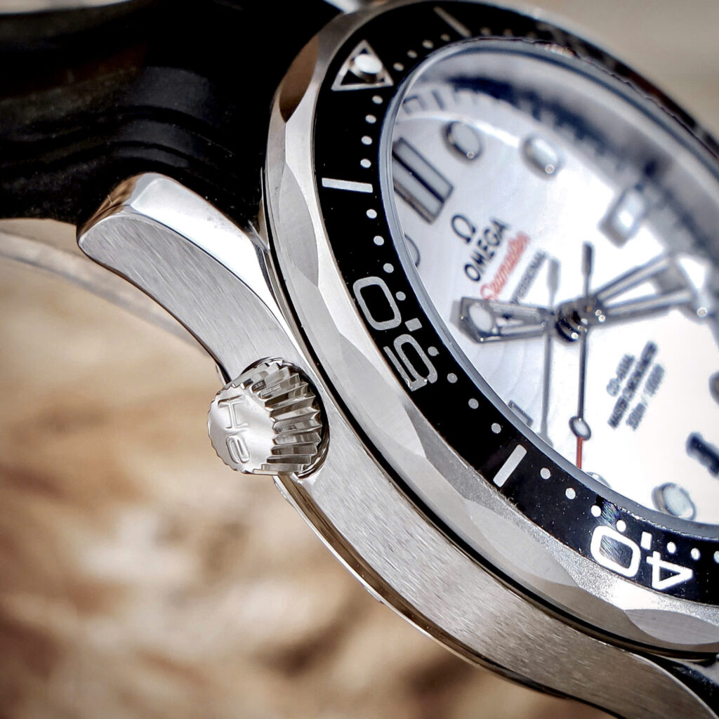 Đồng hồ Omega Seamaster Nam dây cao su mặt trắng máy cơ nhật giá rẻ 42mm