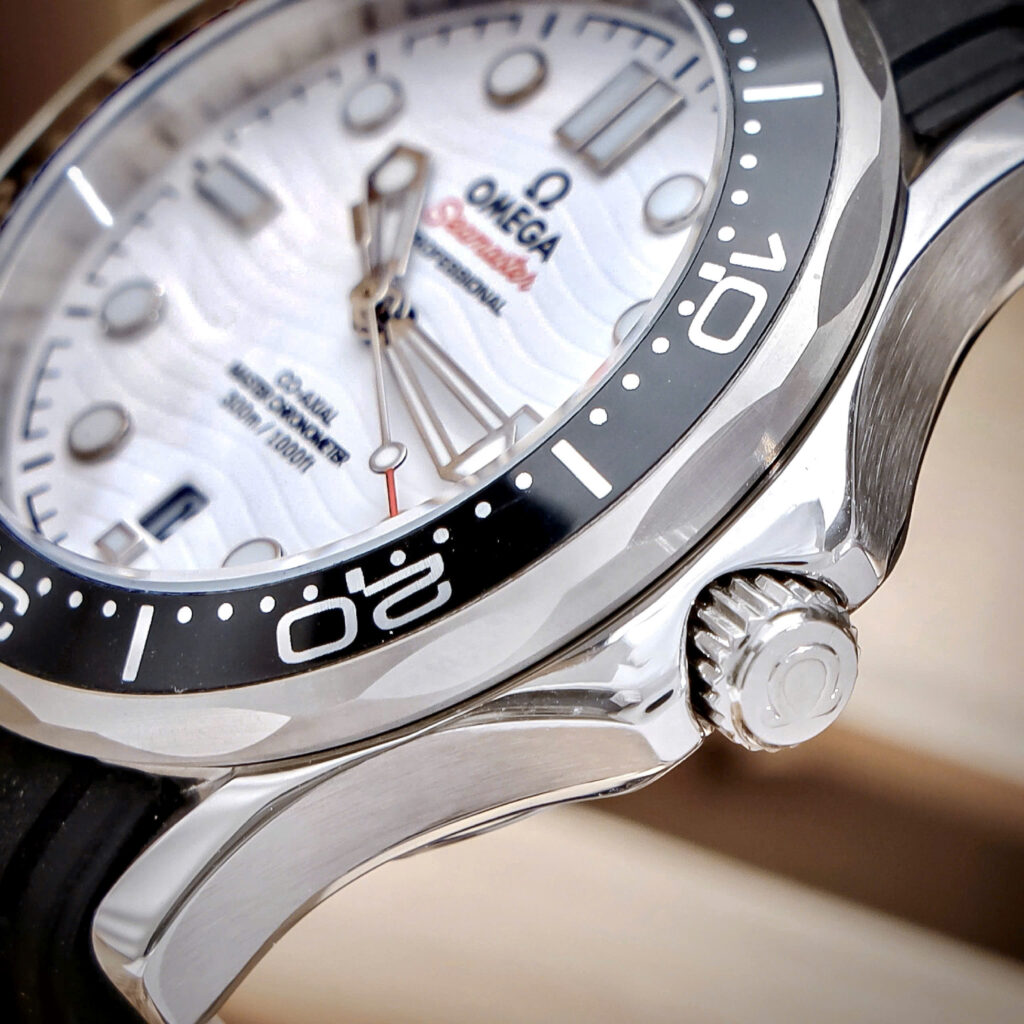 Đồng hồ Omega Seamaster Nam dây cao su mặt trắng máy cơ nhật giá rẻ 42mm