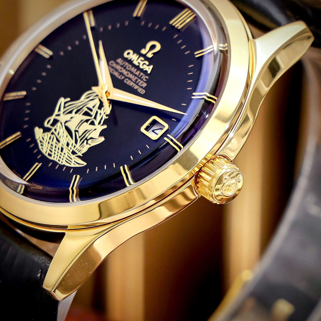 Đồng hồ Omega thuyền buồm vàng gold mặt đen máy cơ nhật giá rẻ 40mm