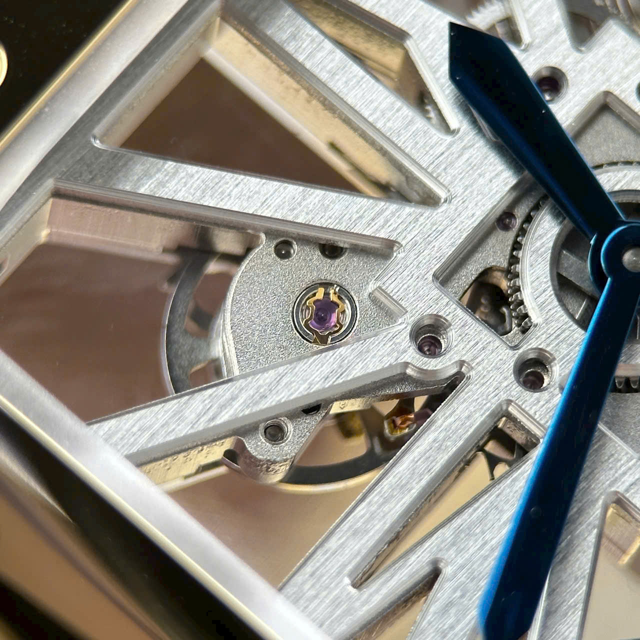 Đồng hồ nam Cartier Santos Rep 1 1 mặt lộ cơ viền vàng nhà máy MLF 39 (8) Đồng hồ nam Cartier Santos Rep 1 1 mặt lộ cơ viền vàng nhà máy MLF 39 (1)