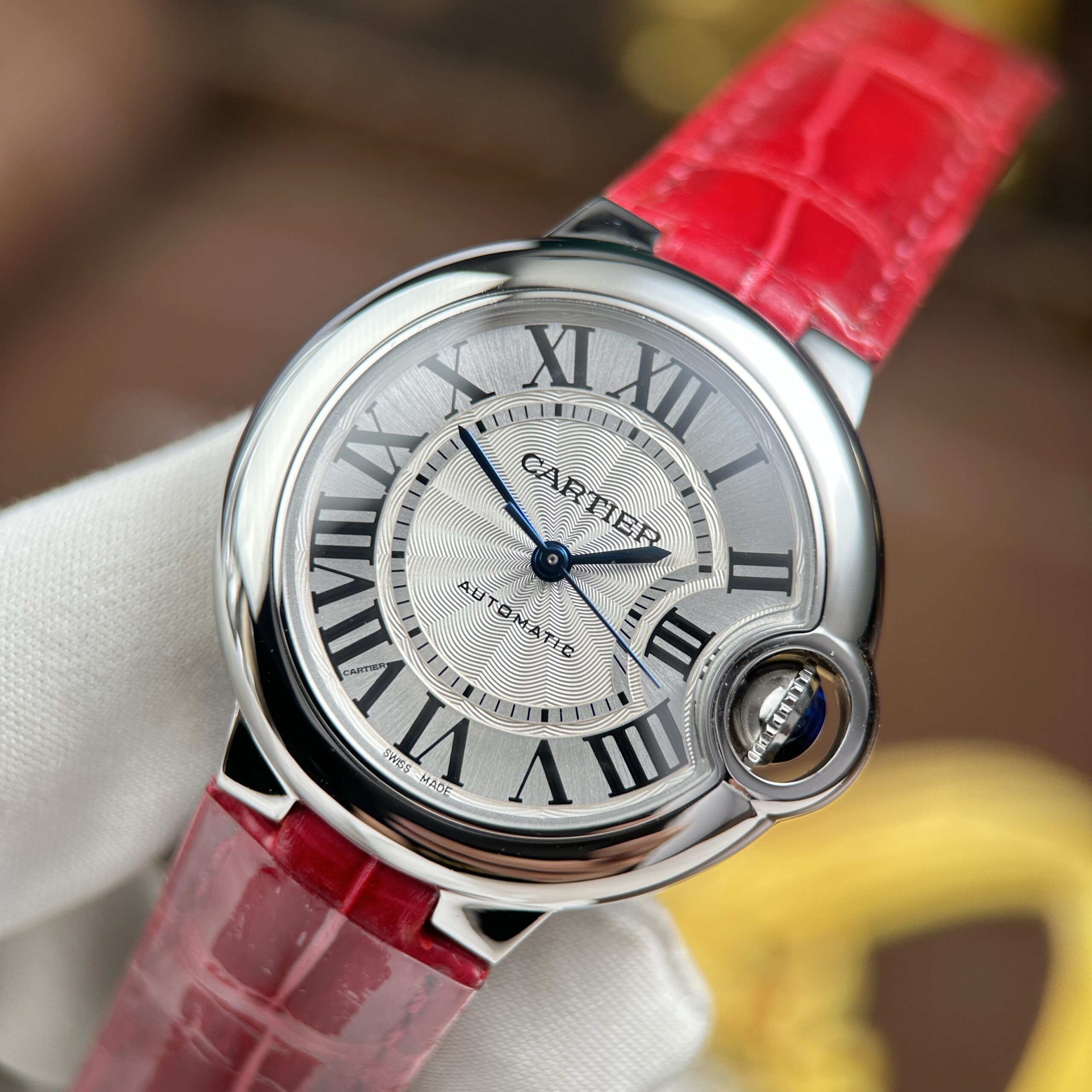 Đồng hồ Cartier Ballon Bleu Rep 11 dây da đỏ máy cơ tự động xưởng AF 33mm (5) Đồng hồ Cartier Ballon Bleu Rep 11 dây da đỏ máy cơ tự động xưởng AF 33mm (2)