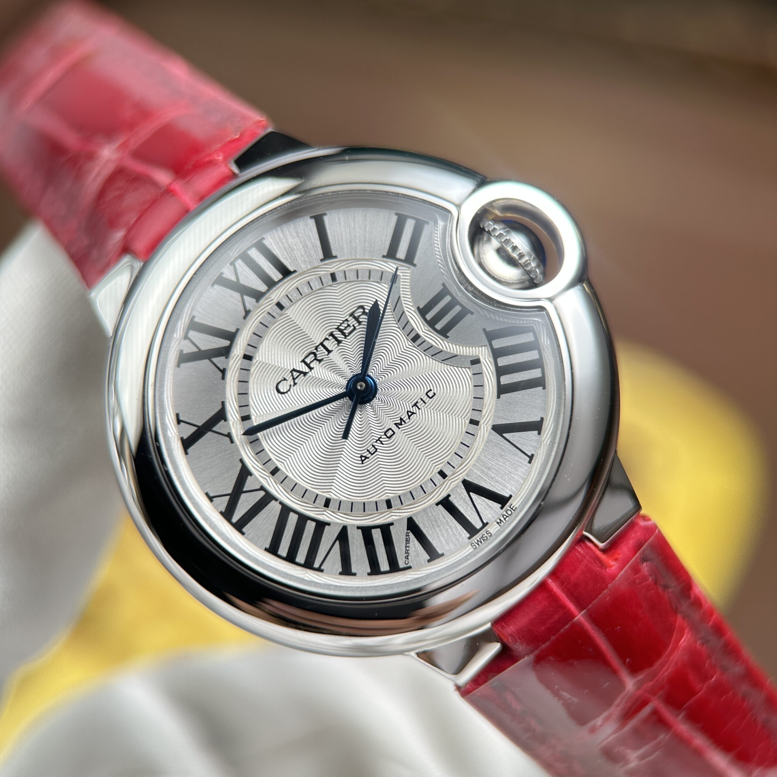 Đồng hồ Cartier Ballon Bleu Rep 11 dây da đỏ máy cơ tự động xưởng AF 33mm (6) Đồng hồ Cartier Ballon Bleu Rep 11 dây da đỏ máy cơ tự động xưởng AF 33mm (2)