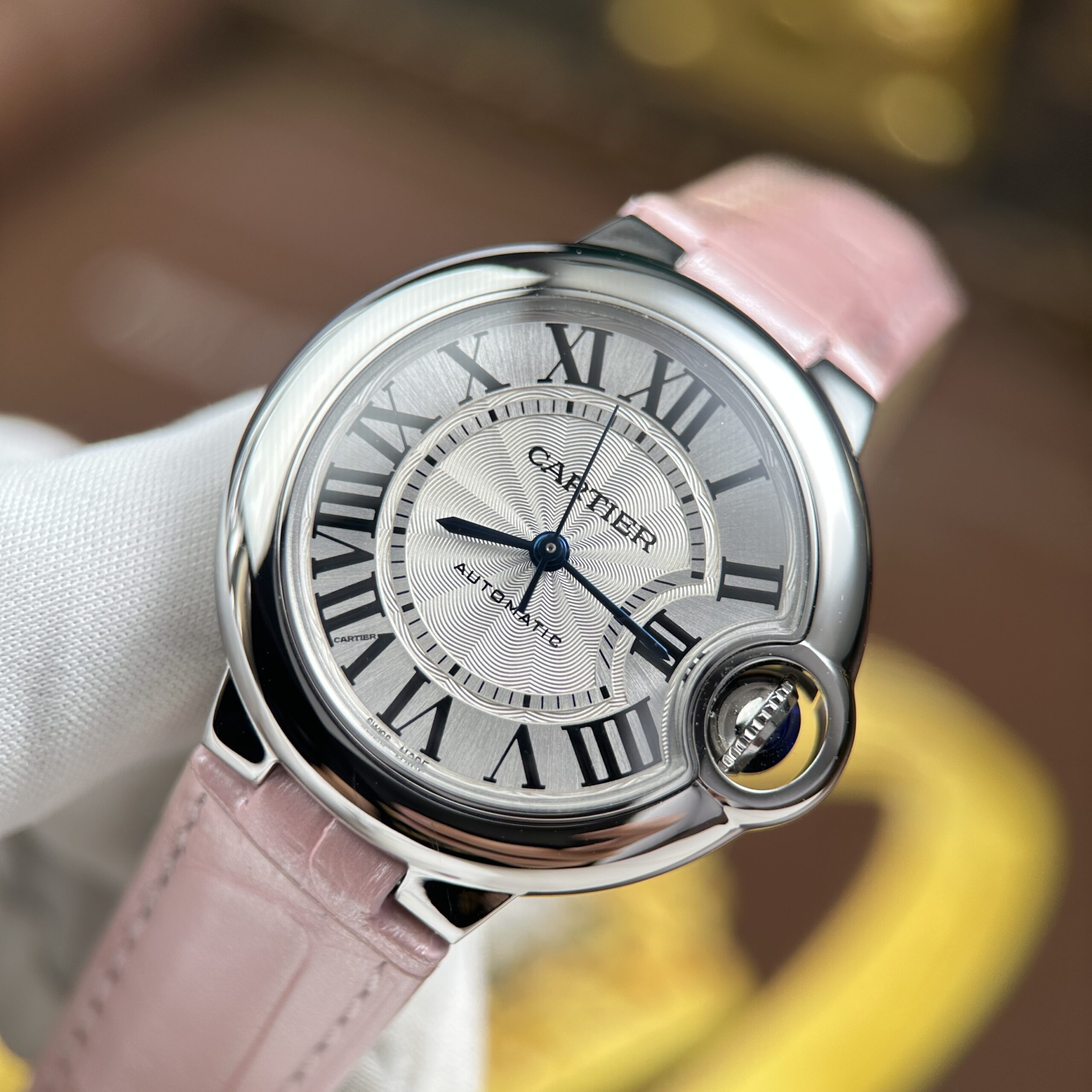 Đồng hồ Cartier Ballon Bleu Replica 11 màu hồng máy cơ tự động xưởng AF 33mm (6) Đồng hồ Cartier Ballon Bleu Replica 11 màu hồng máy cơ tự động xưởng AF 33mm (2)