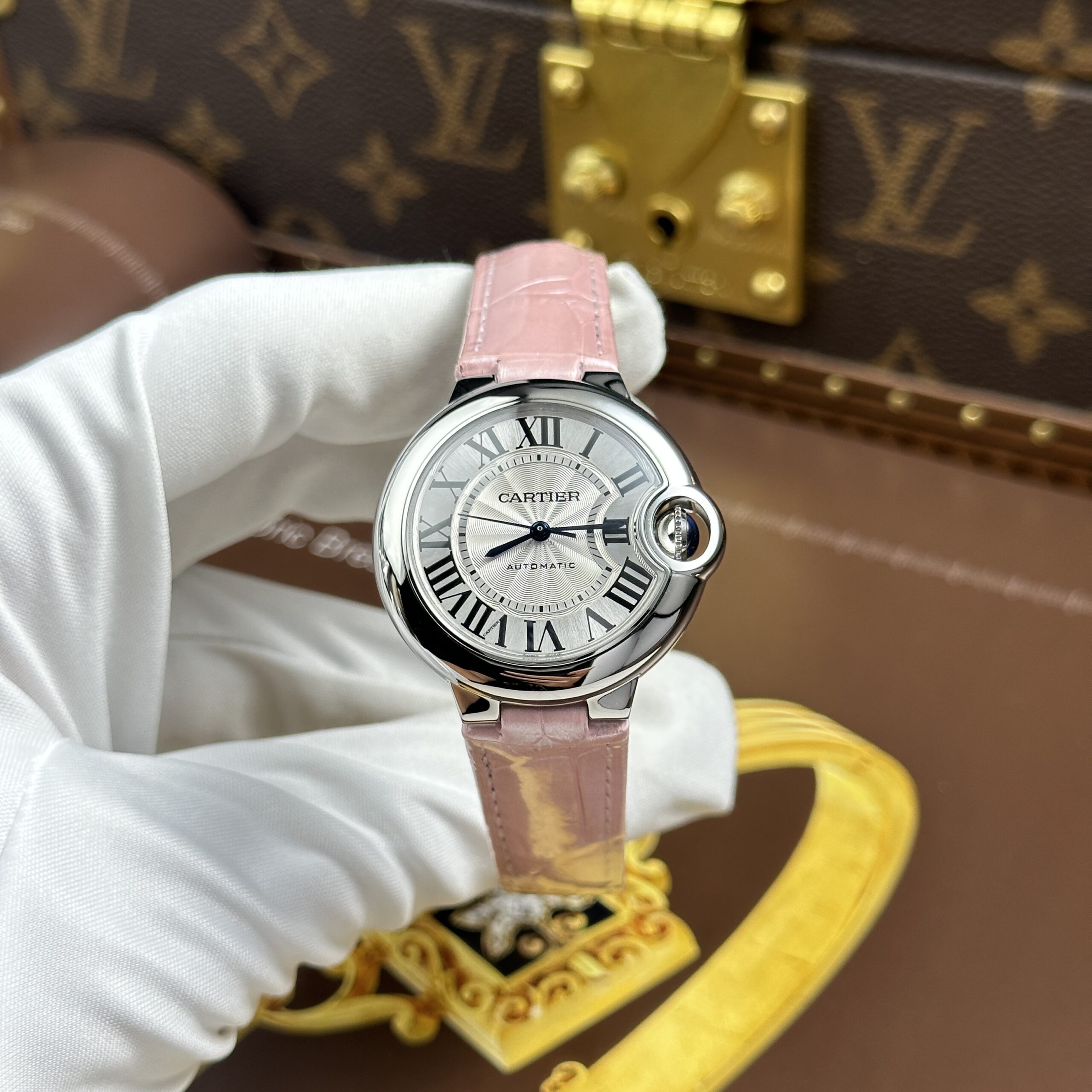 Đồng hồ Cartier Ballon Bleu Replica 11 màu hồng máy cơ tự động xưởng AF 33mm (9) Đồng hồ Cartier Ballon Bleu Replica 11 màu hồng máy cơ tự động xưởng AF 33mm (2)