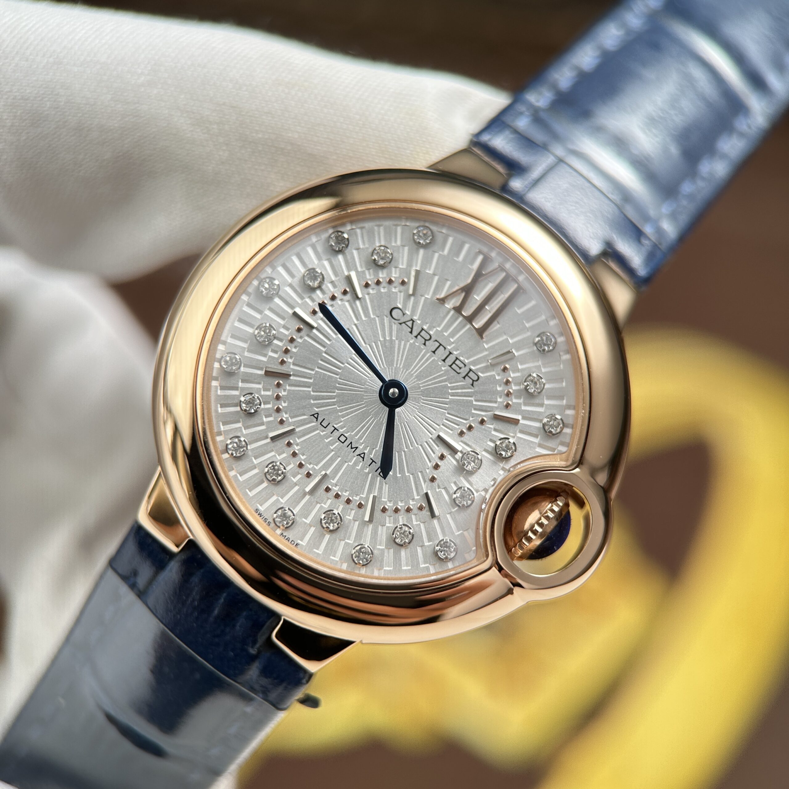 Đồng hồ Cartier Ballon Bleu WGBB0052 Replica 11 mạ vàng hồng dây da xưởng AF 33mm (6) Đồng hồ Cartier Ballon Bleu WGBB0052 Replica 11 mạ vàng hồng dây da xưởng AF 33mm (2)