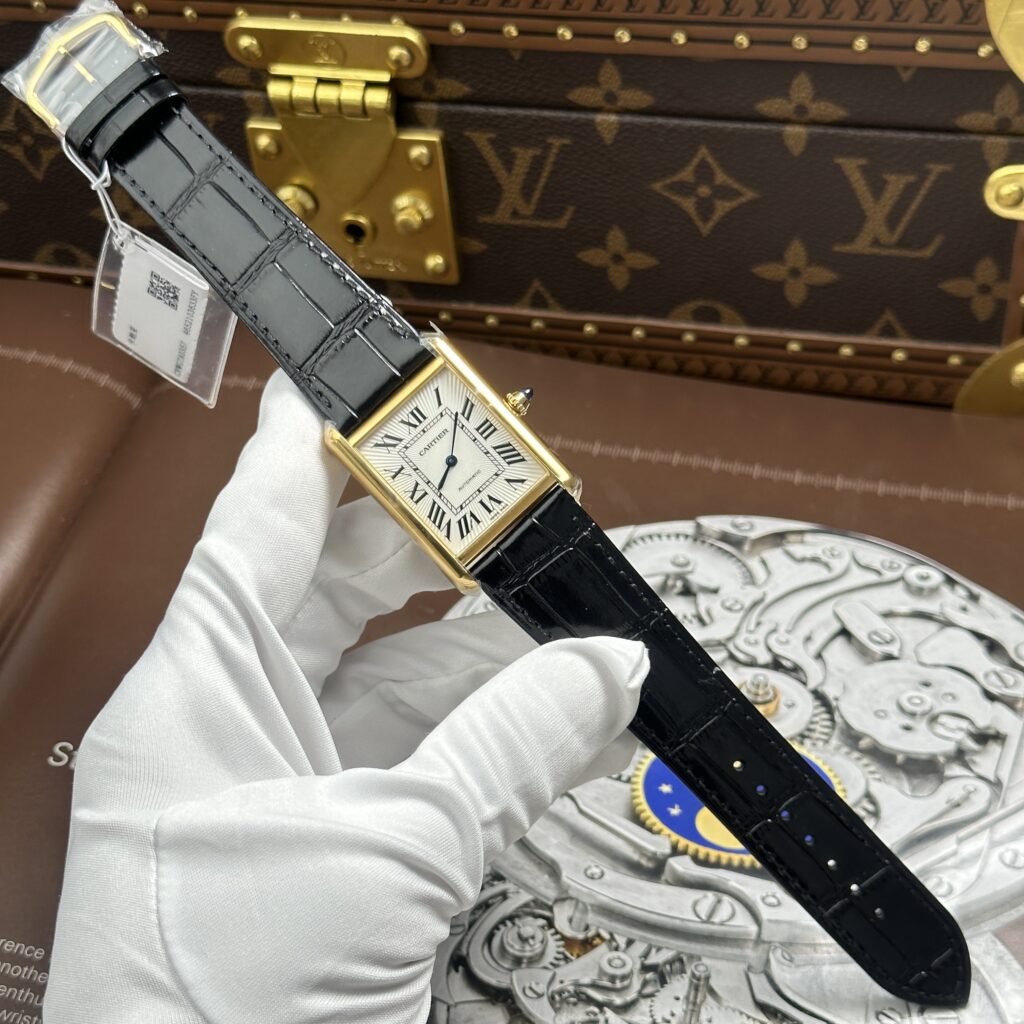 Đồng hồ Cartier Tank Louis Rep 11 mặt trắng dây da màu đen 27.8×38 (2)