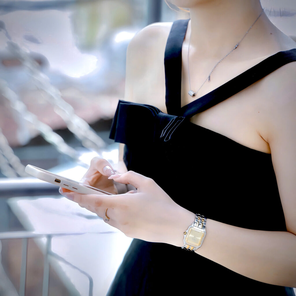 Đồng hồ Cartier nữ Panthere mặt trơn vàng champagne demi đính đá like auth 27x27mm 