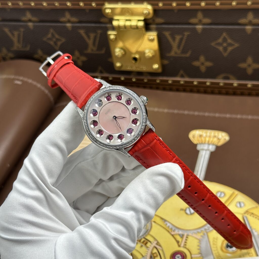 Đồng hồ Fendi Crazy Carats Replica 11 mặt khảm xà cừ hồng viền đính đá 36mm (2)