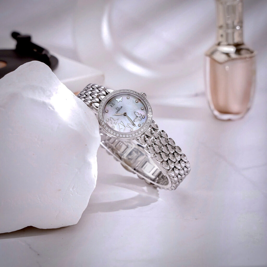 Đồng hồ Omega De Ville nữ dây kim loại mặt xà cừ đính đá like auth 28mm