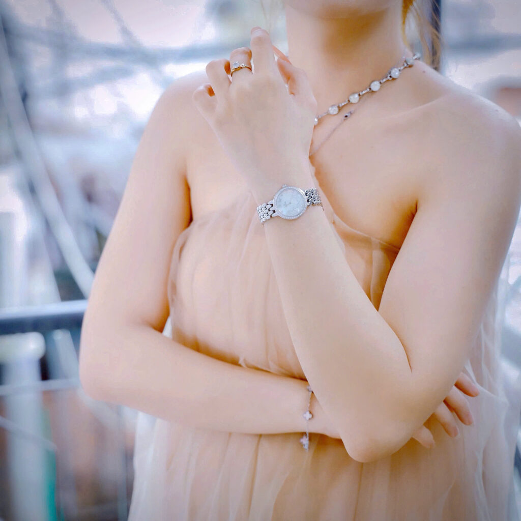 Đồng hồ Omega De Ville nữ dây kim loại mặt xà cừ đính đá like auth 28mm