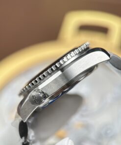 Đồng hồ Omega Replica 11 Seamaster Planet Ocean 600M mặt đen dây kim loại xưởng VS 39 (2)