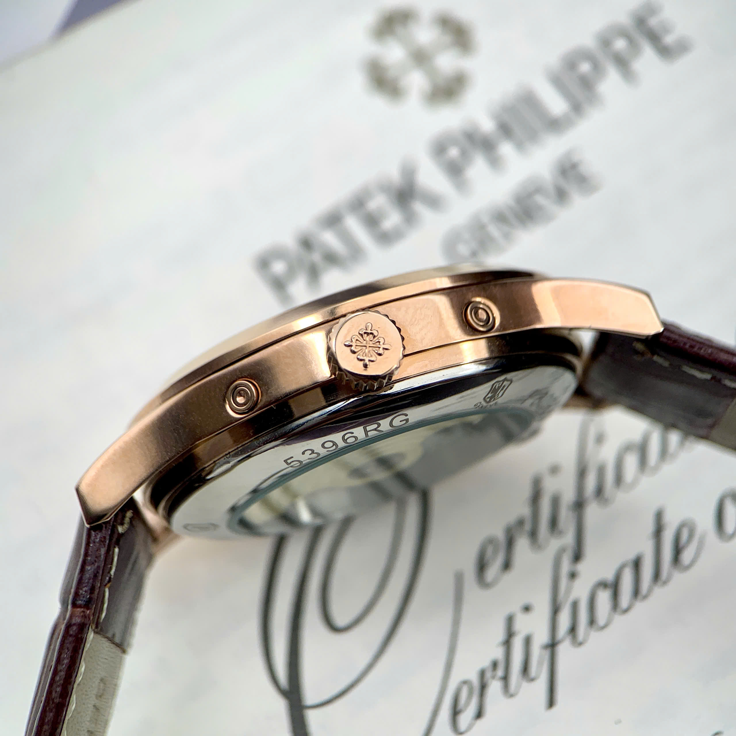 Đồng hồ Patek Philippe 5396R King gold dây da nâu máy nhật giá rẻ 40mm (1) Đồng hồ Patek Philippe 5396R King gold dây da nâu máy nhật giá rẻ 40mm