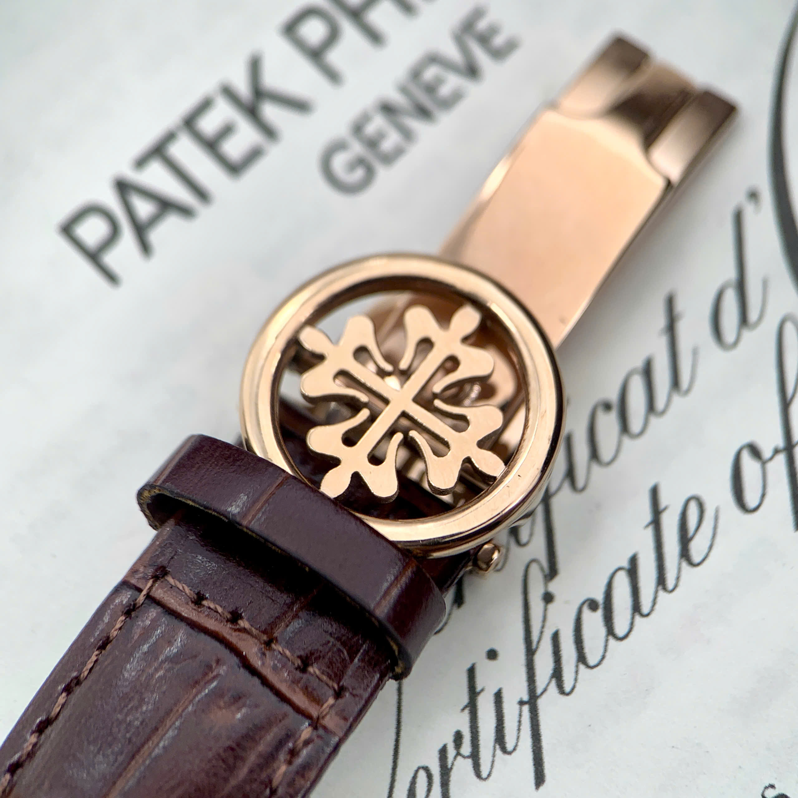Đồng hồ Patek Philippe 5396R King gold dây da nâu máy nhật giá rẻ 40mm (3) Đồng hồ Patek Philippe 5396R King gold dây da nâu máy nhật giá rẻ 40mm