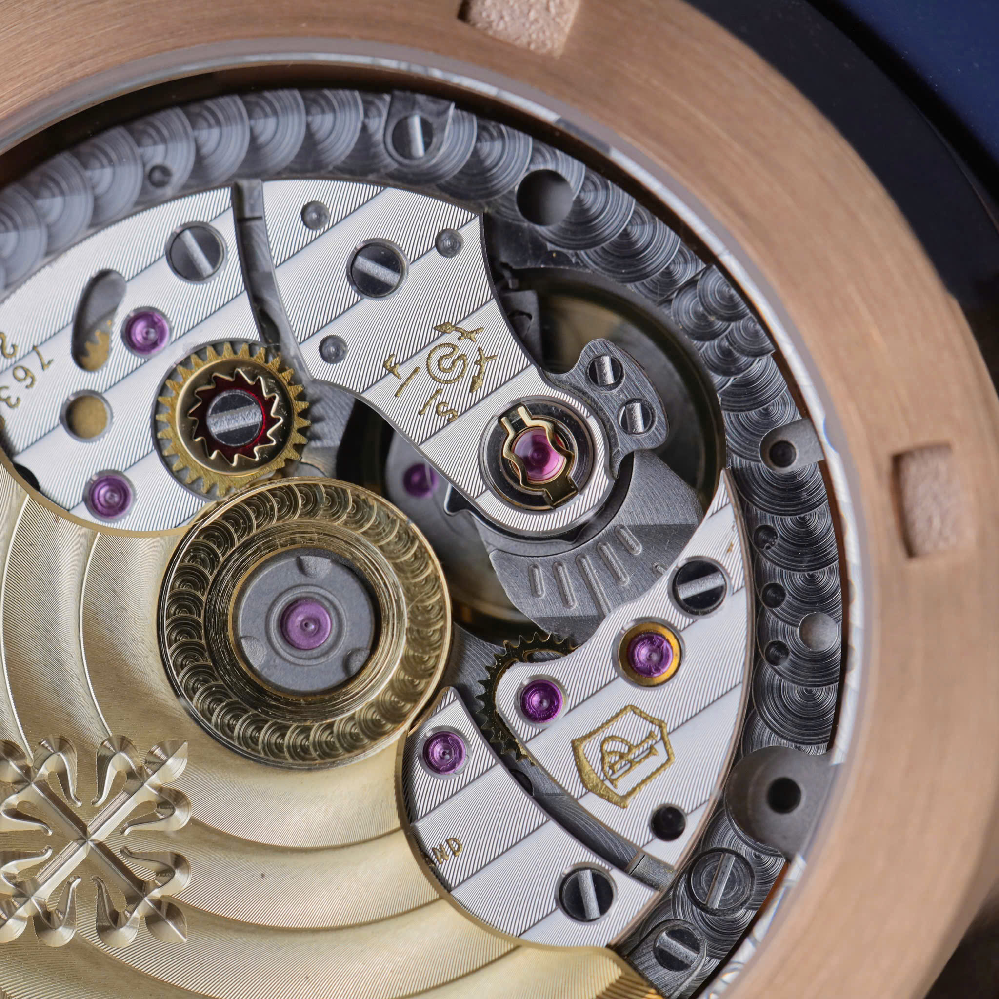 Đồng hồ Patek Philippe Aquanaut 5261R Replica 11 vỏ mặt xanh dương máy cơ Thụy Sỹ 40mm (11) Đồng hồ Patek Philippe Aquanaut 5261R Replica 11 vỏ mặt xanh dương máy cơ Thụy Sỹ 40mm (10)