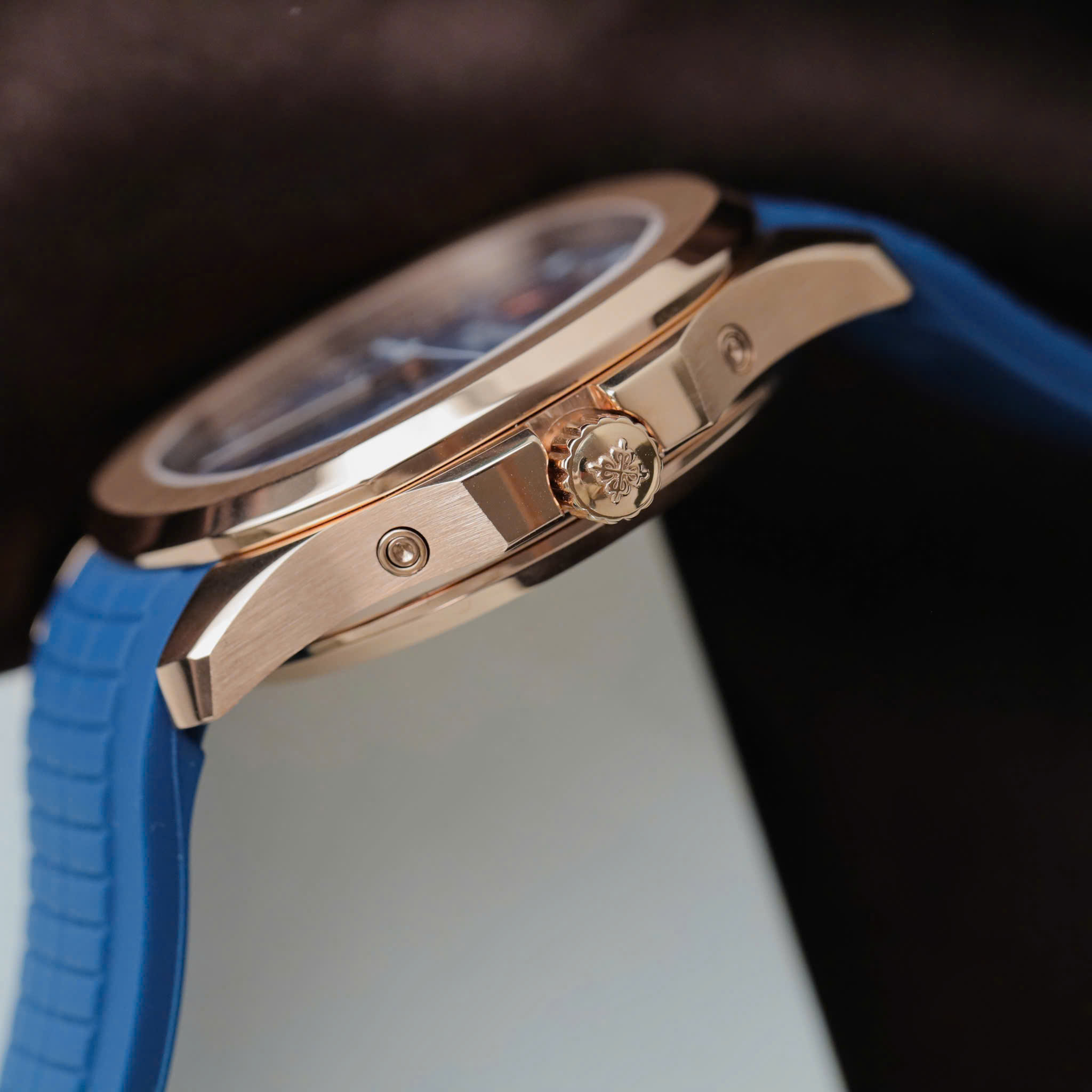 Đồng hồ Patek Philippe Aquanaut 5261R Replica 11 vỏ mặt xanh dương máy cơ Thụy Sỹ 40mm (13) Đồng hồ Patek Philippe Aquanaut 5261R Replica 11 vỏ mặt xanh dương máy cơ Thụy Sỹ 40mm (10)