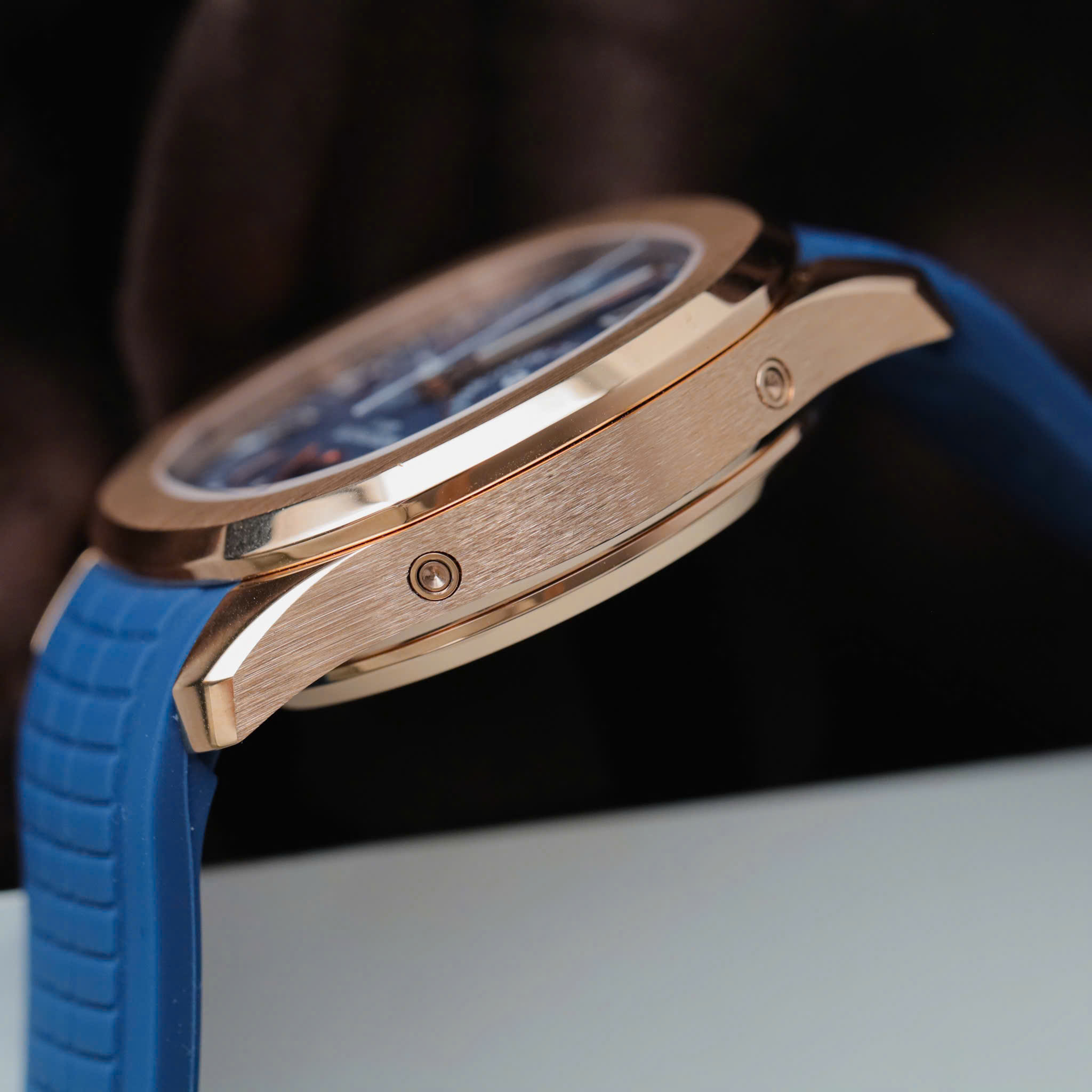 Đồng hồ Patek Philippe Aquanaut 5261R Replica 11 vỏ mặt xanh dương máy cơ Thụy Sỹ 40mm (14) Đồng hồ Patek Philippe Aquanaut 5261R Replica 11 vỏ mặt xanh dương máy cơ Thụy Sỹ 40mm (10)