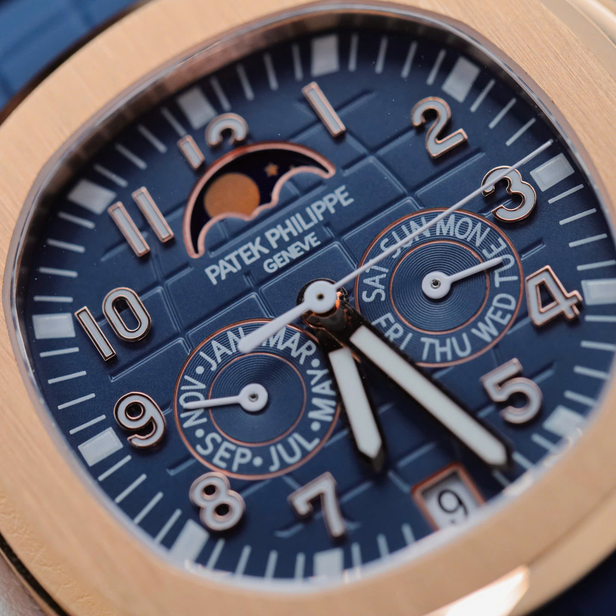 Đồng hồ Patek Philippe Aquanaut 5261R Replica 11 vỏ mặt xanh dương máy cơ Thụy Sỹ 40mm (15) Đồng hồ Patek Philippe Aquanaut 5261R Replica 11 vỏ mặt xanh dương máy cơ Thụy Sỹ 40mm (10)