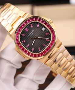 Đồng hồ Patek Philippe Nautilus 5723 Replica 11 bọc vàng hồng 18K đính ruby tổng hợp 40mm (1)