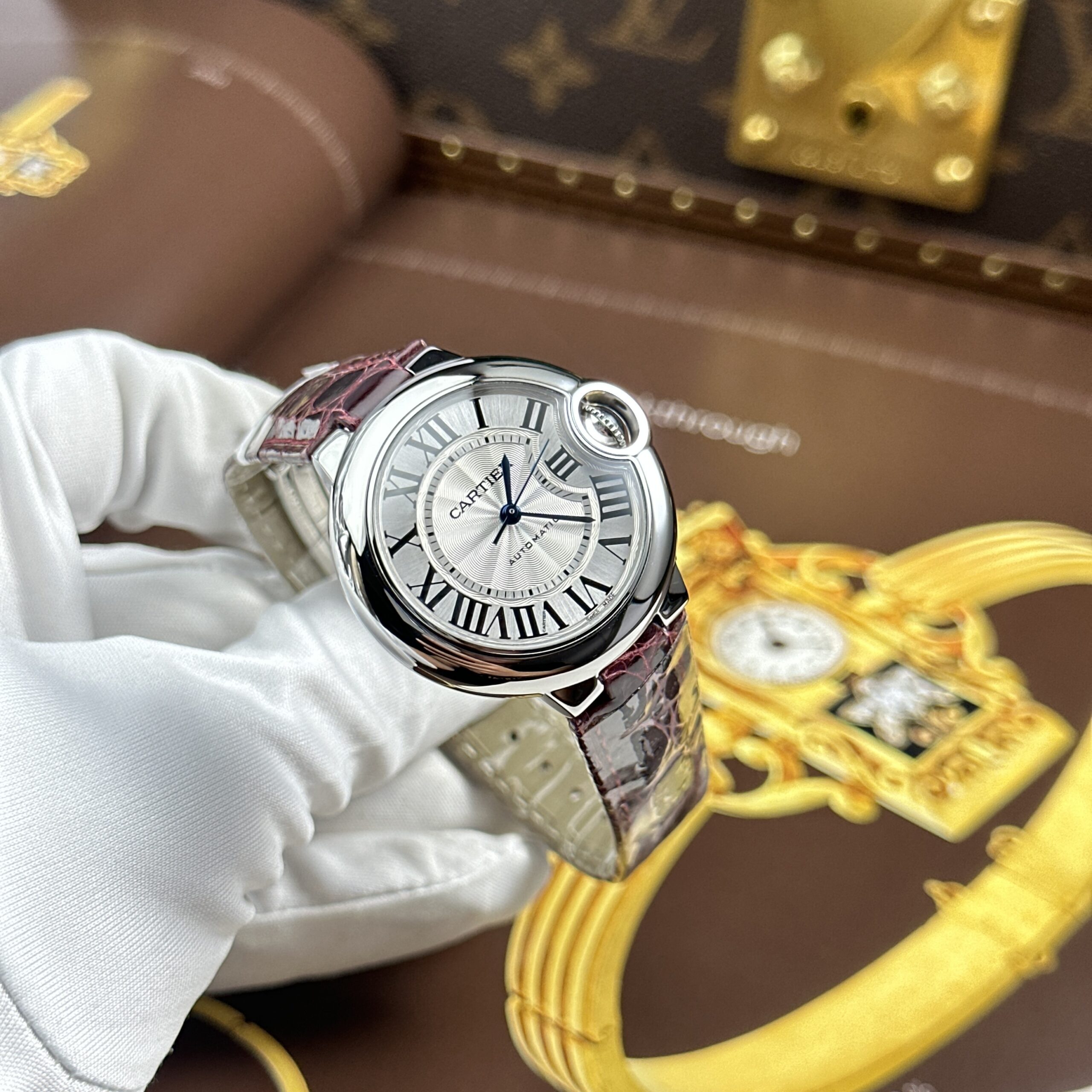 Đồng hồ nữ Cartier Ballon Bleu Rep 11 máy cơ tự động dây da xưởng AF 33mm (11) Đồng hồ nữ Cartier Ballon Bleu Rep 11 máy cơ tự động dây da xưởng AF 33mm (2)