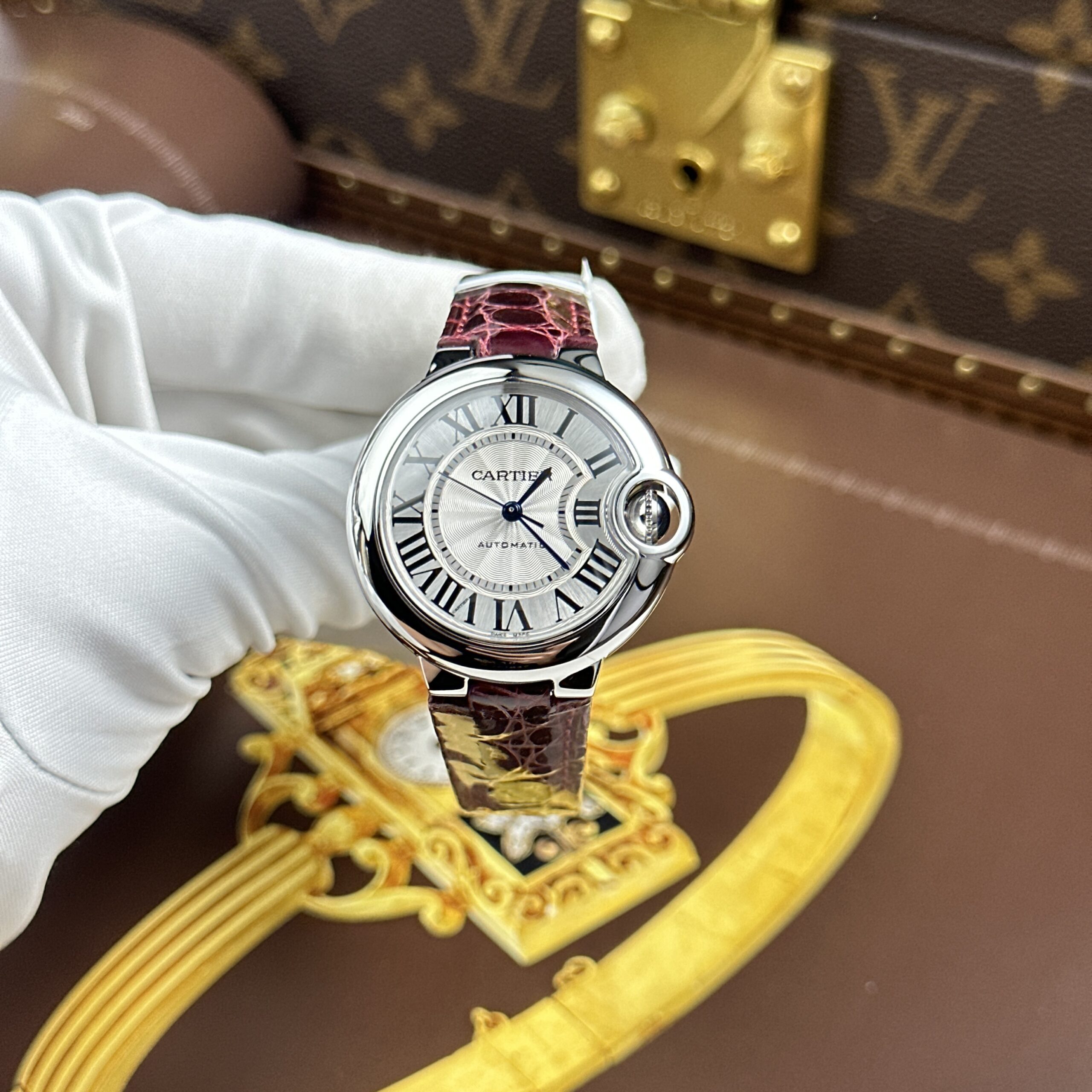 Đồng hồ nữ Cartier Ballon Bleu Rep 11 máy cơ tự động dây da xưởng AF 33mm (12) Đồng hồ nữ Cartier Ballon Bleu Rep 11 máy cơ tự động dây da xưởng AF 33mm (2)