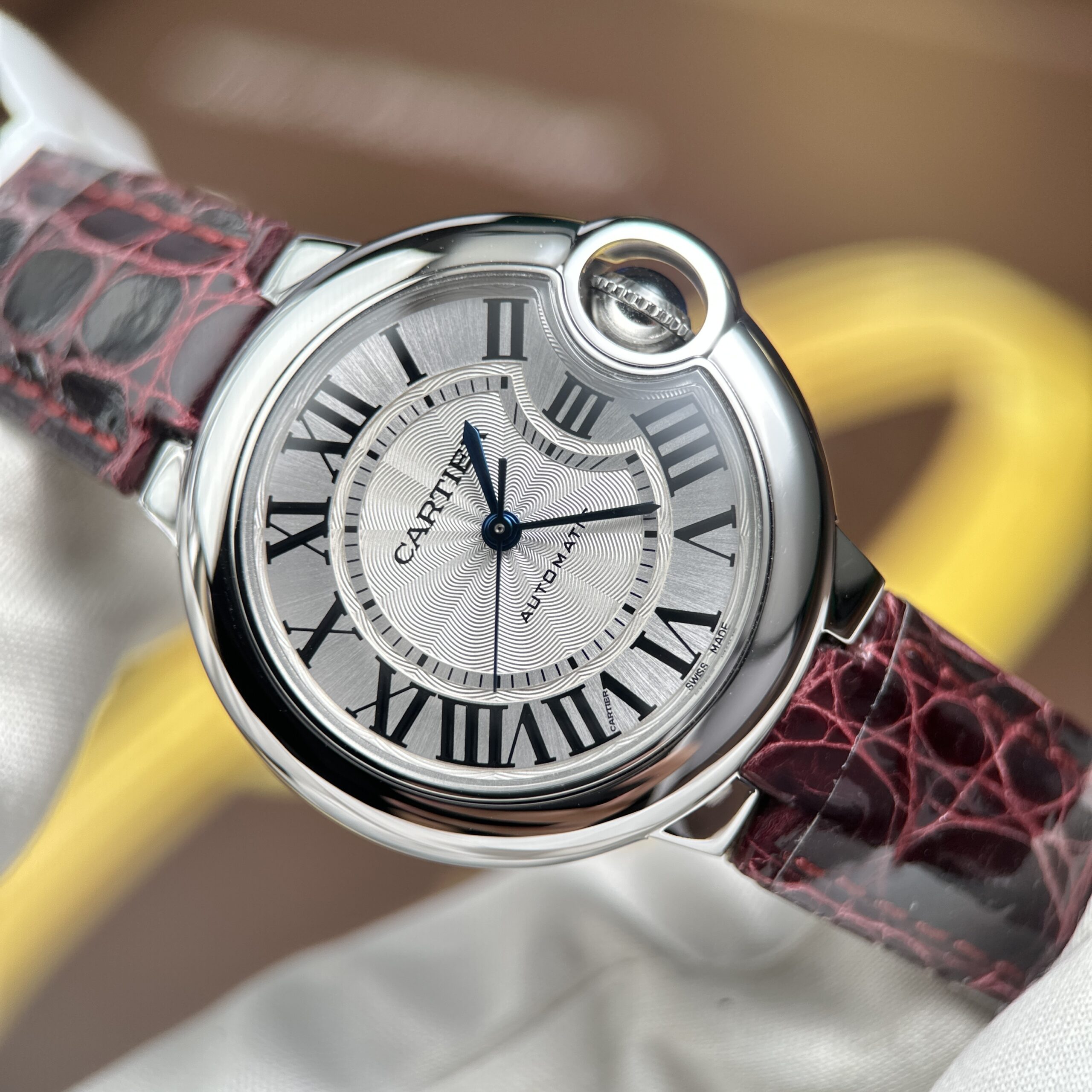 Đồng hồ nữ Cartier Ballon Bleu Rep 11 máy cơ tự động dây da xưởng AF 33mm (9) Đồng hồ nữ Cartier Ballon Bleu Rep 11 máy cơ tự động dây da xưởng AF 33mm (2)