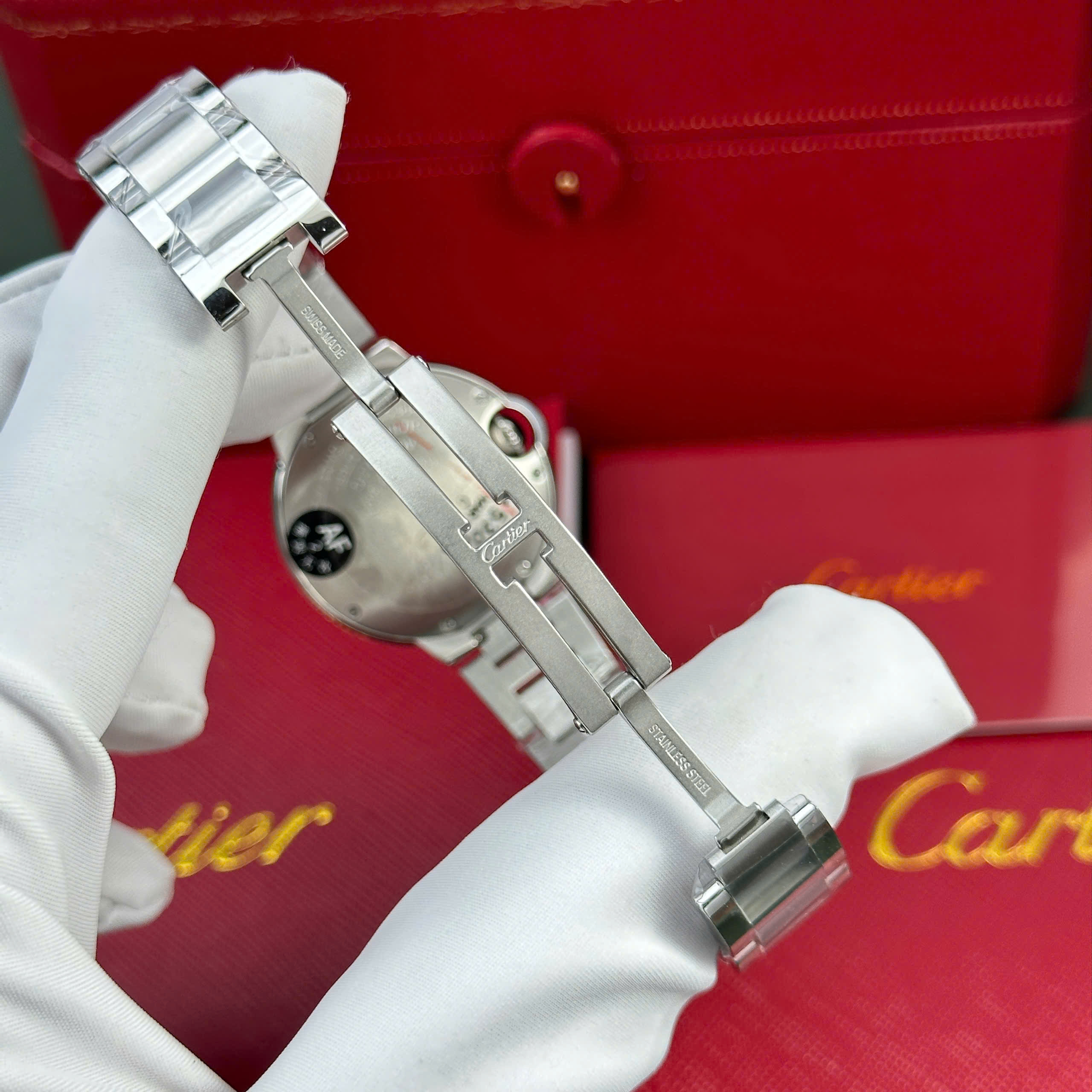 Đồng hồ nữ Cartier Ballon Bleu chế tác dây kim loại máy cơ tự động xưởng AF 33mm (4) Đồng hồ nữ Cartier Ballon Bleu chế tác dây kim loại máy cơ tự động xưởng AF 33mm (2)