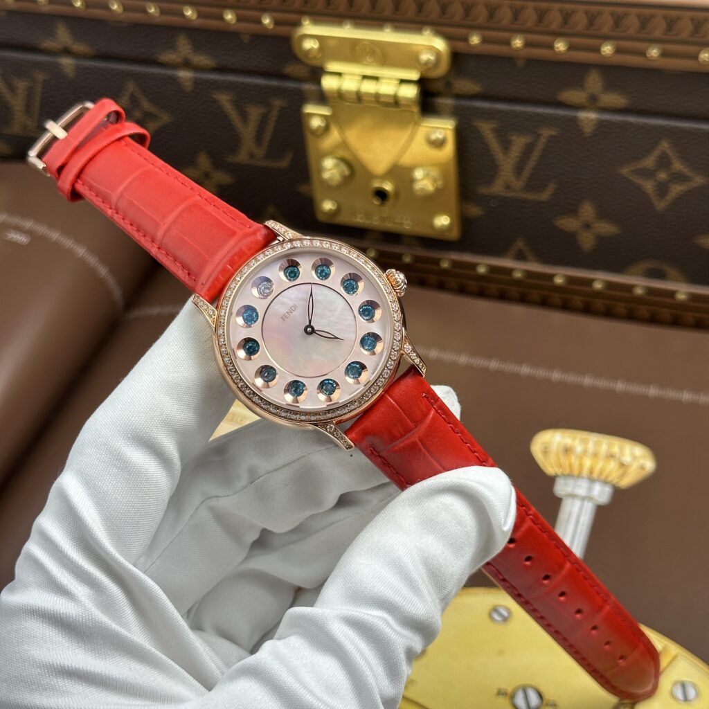 Đồng hồ nữ Fendi Crazy Carats Replica 11 mặt khảm xà cừ hồng dây da 36mm (2)
