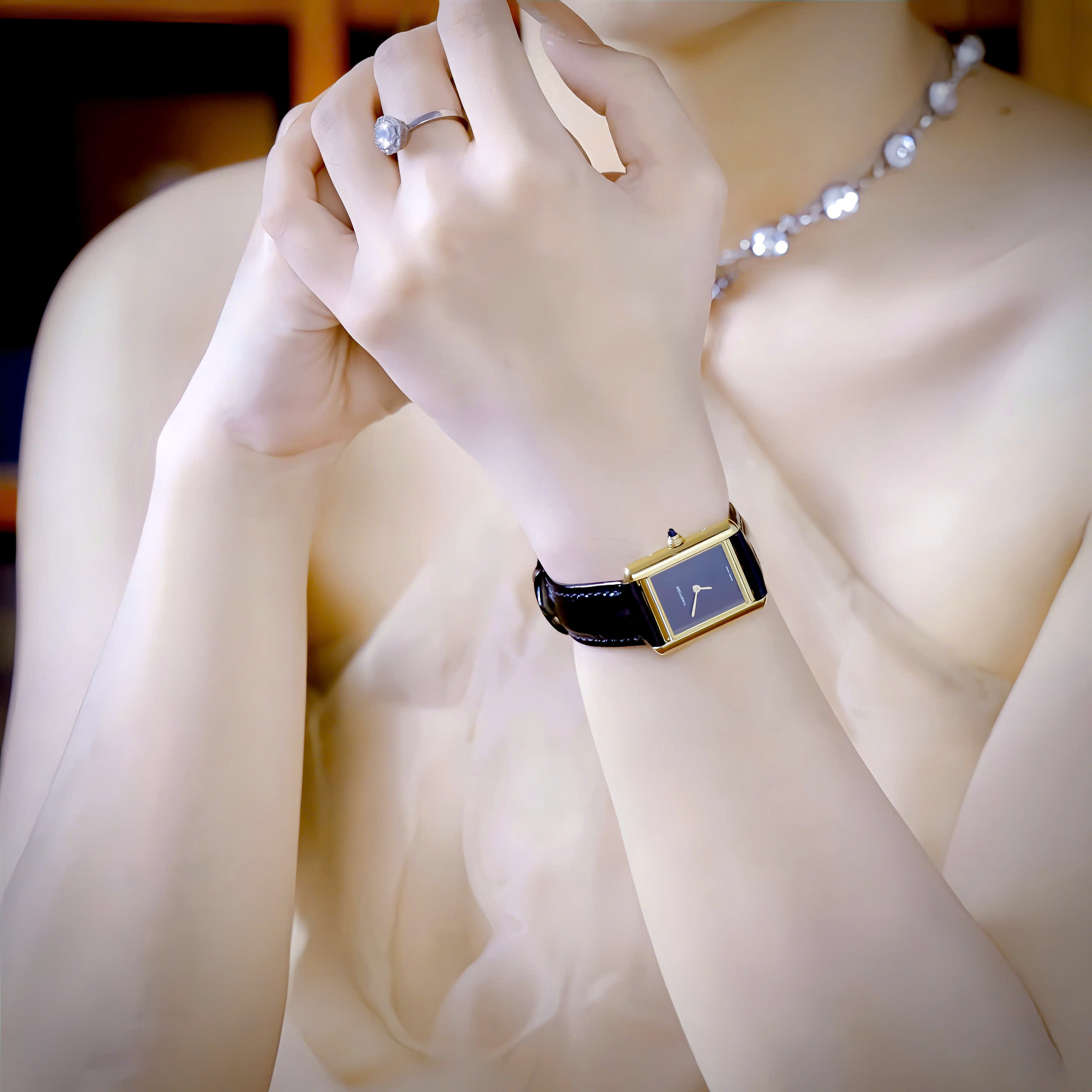 Đồng Hồ Cartier Tank Louis Nữ Vàng Gold Dây Da Đen Fake Cao Cấp 24x32mm (4) Đồng Hồ Cartier Tank Louis Nữ Vàng Gold Dây Da Đen Fake Cao Cấp 24x32mm