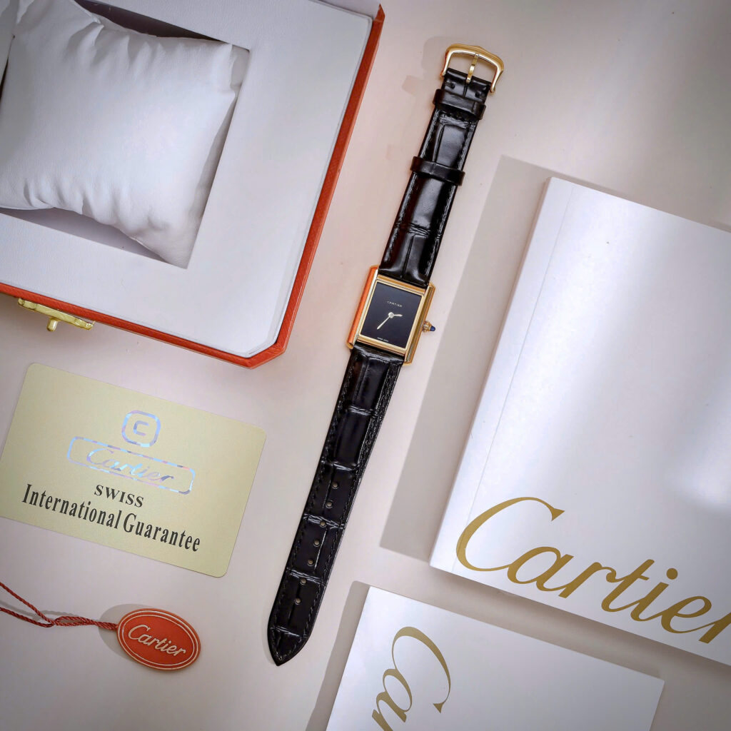 Đồng Hồ Cartier Tank Louis Nữ Vàng Gold Dây Da Đen Fake Cao Cấp 24x32mm