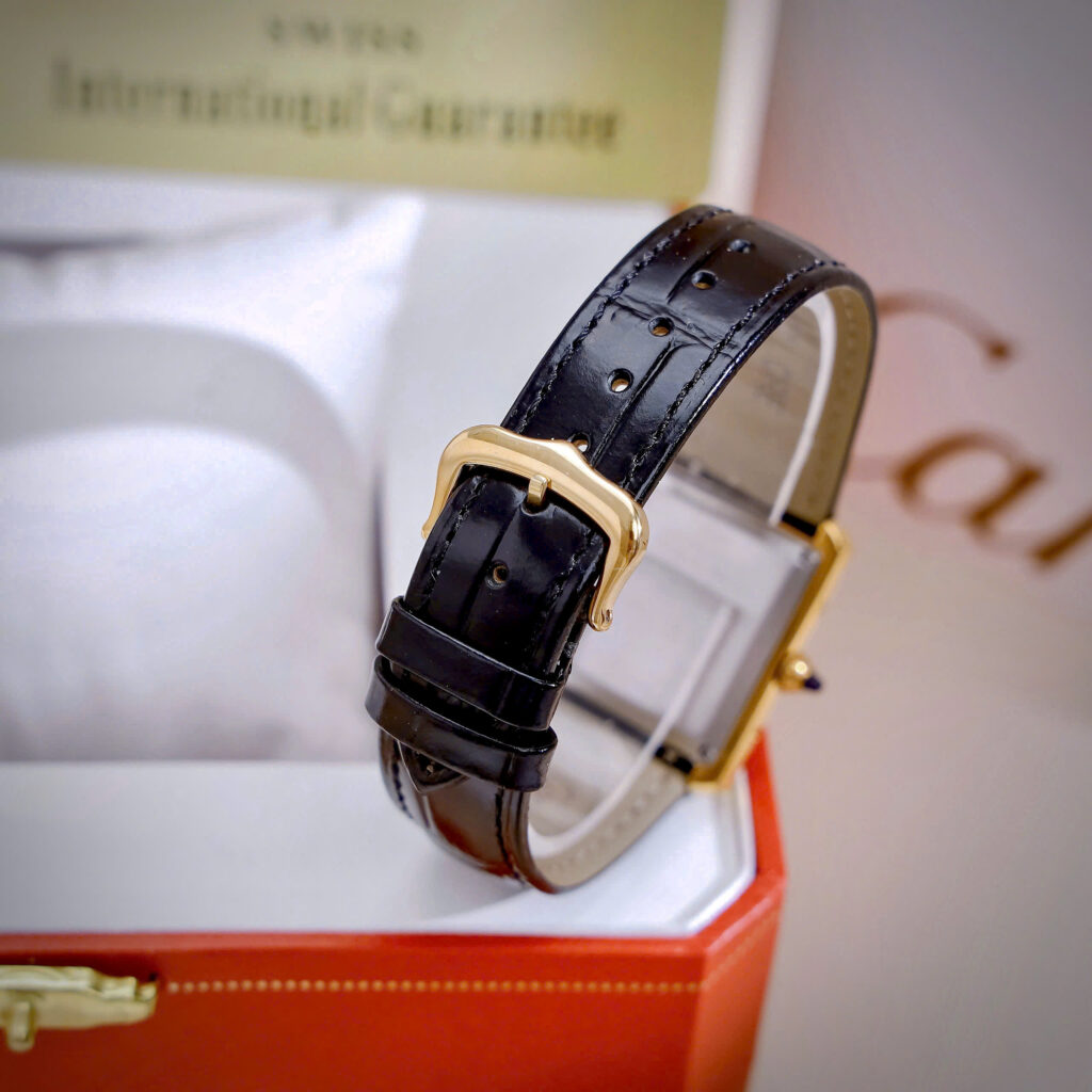 Đồng Hồ Cartier Tank Louis Nữ Vàng Gold Dây Da Đen Fake Cao Cấp 24x32mm
