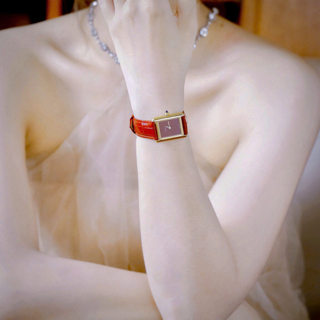 Đồng Hồ Cartier Tank Louis Nữ Vàng Gold Dây Da Đỏ Fake Cao Cấp 24x32mm