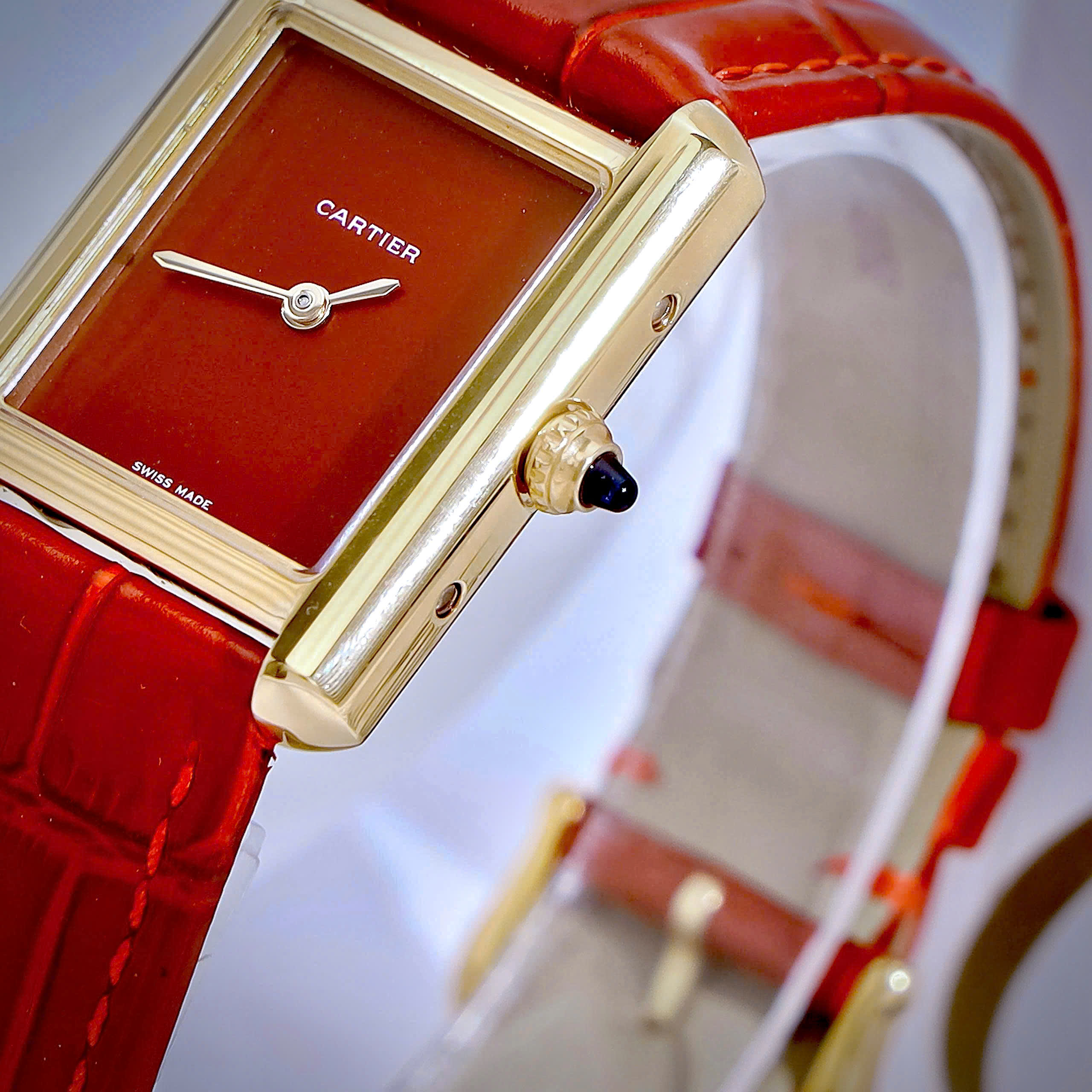 Đồng Hồ Cartier Tank Louis Nữ Vàng Gold Dây Da Đỏ Fake Cao Cấp 24x32mm (5) Đồng Hồ Cartier Tank Louis Nữ Vàng Gold Dây Da Đỏ Fake Cao Cấp 24x32mm