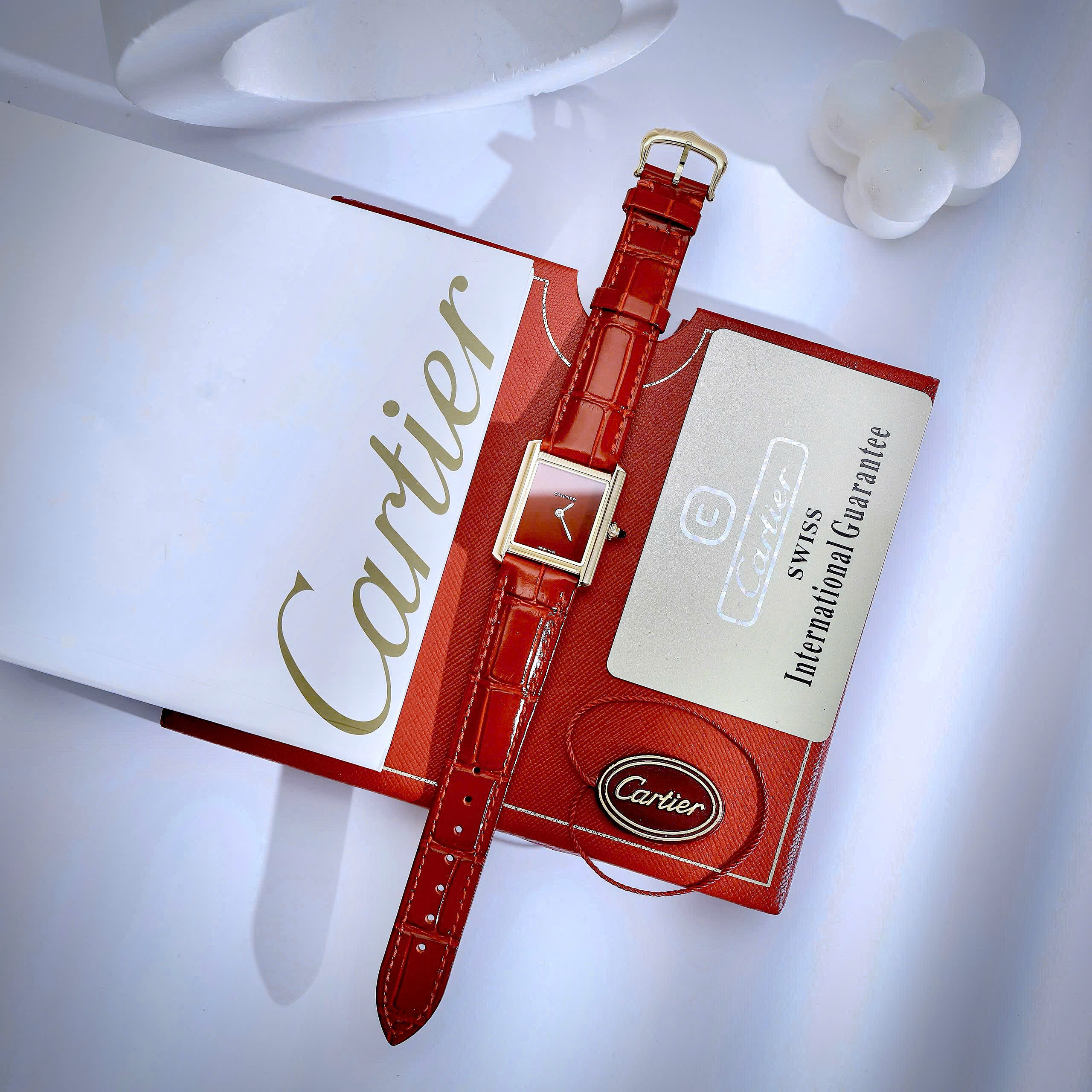 Đồng Hồ Cartier Tank Louis Nữ Vàng Gold Dây Da Đỏ Fake Cao Cấp 24x32mm (6) Đồng Hồ Cartier Tank Louis Nữ Vàng Gold Dây Da Đỏ Fake Cao Cấp 24x32mm