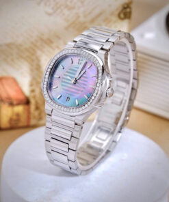 Đồng Hồ Patek Phillippe Nautilus 7118 nữ mặt xà cừ xanh đính đá fake cao cấp 35.2mm