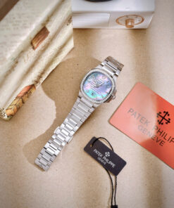 Đồng Hồ Patek Phillippe Nautilus 7118 nữ mặt xà cừ xanh đính đá fake cao cấp 35.2mm